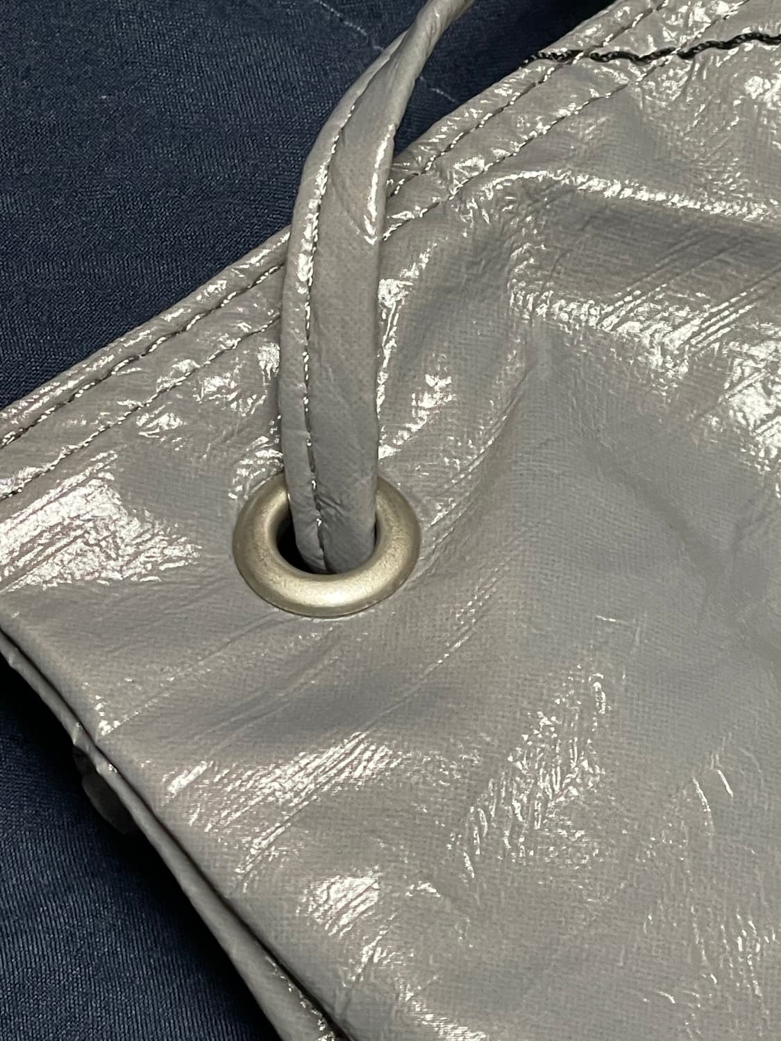 마뗑킴 스트링 코팅 백팩 그레이 상품이미지4