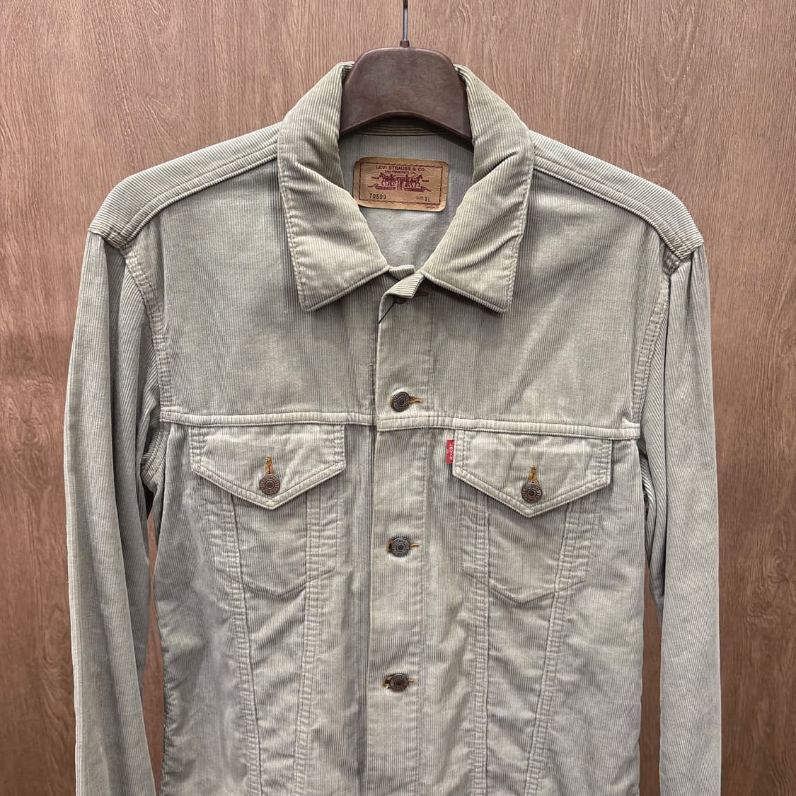 리바이스 코듀로이 트러커 자켓 후면 컬러 자수 레드 탭 디테일 베이지 상품이미지4