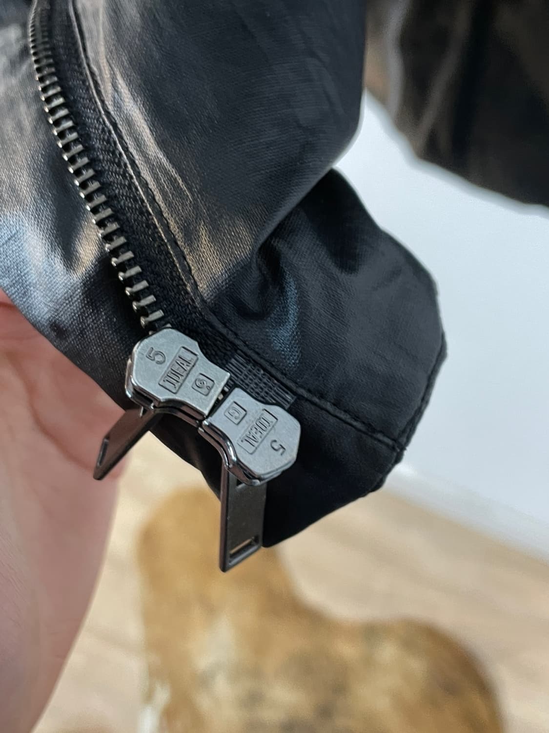 Dkny 하이 넥 코팅 조끼 패딩  상품이미지6