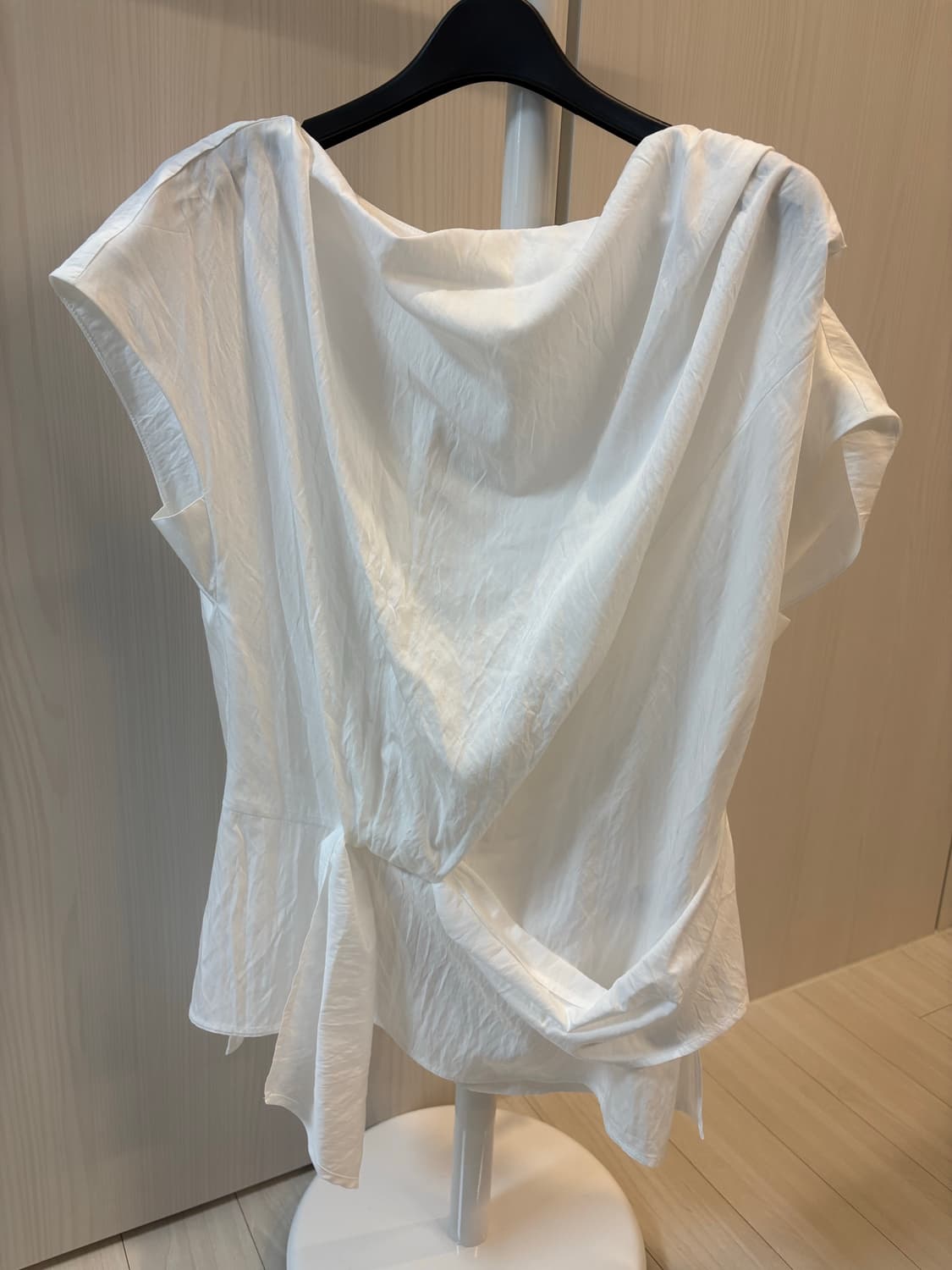 루에브르 26ss Asymmetric Draped Sleeveless T 상품이미지1