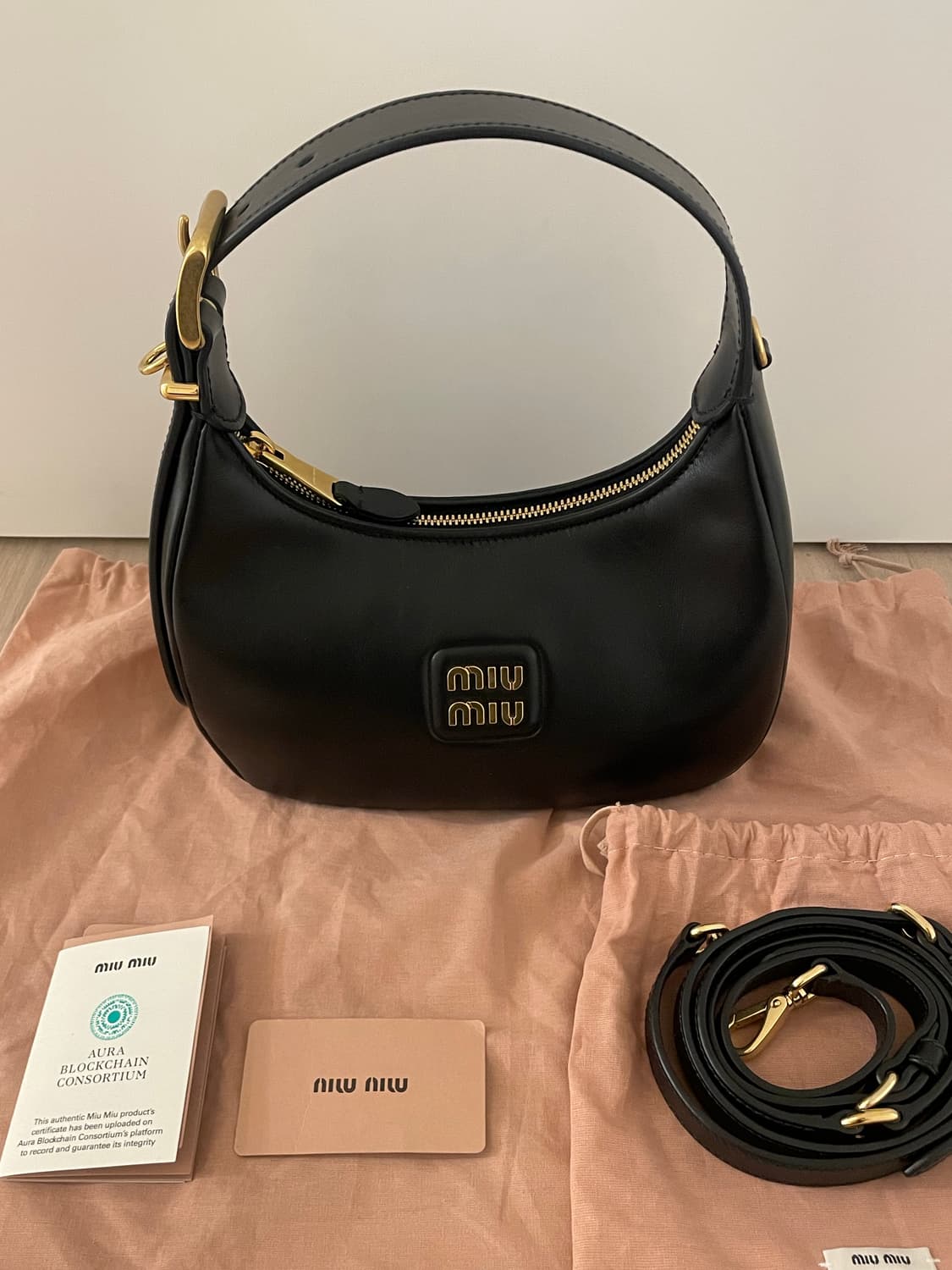 미우미우 호보백 스몰 상품이미지1