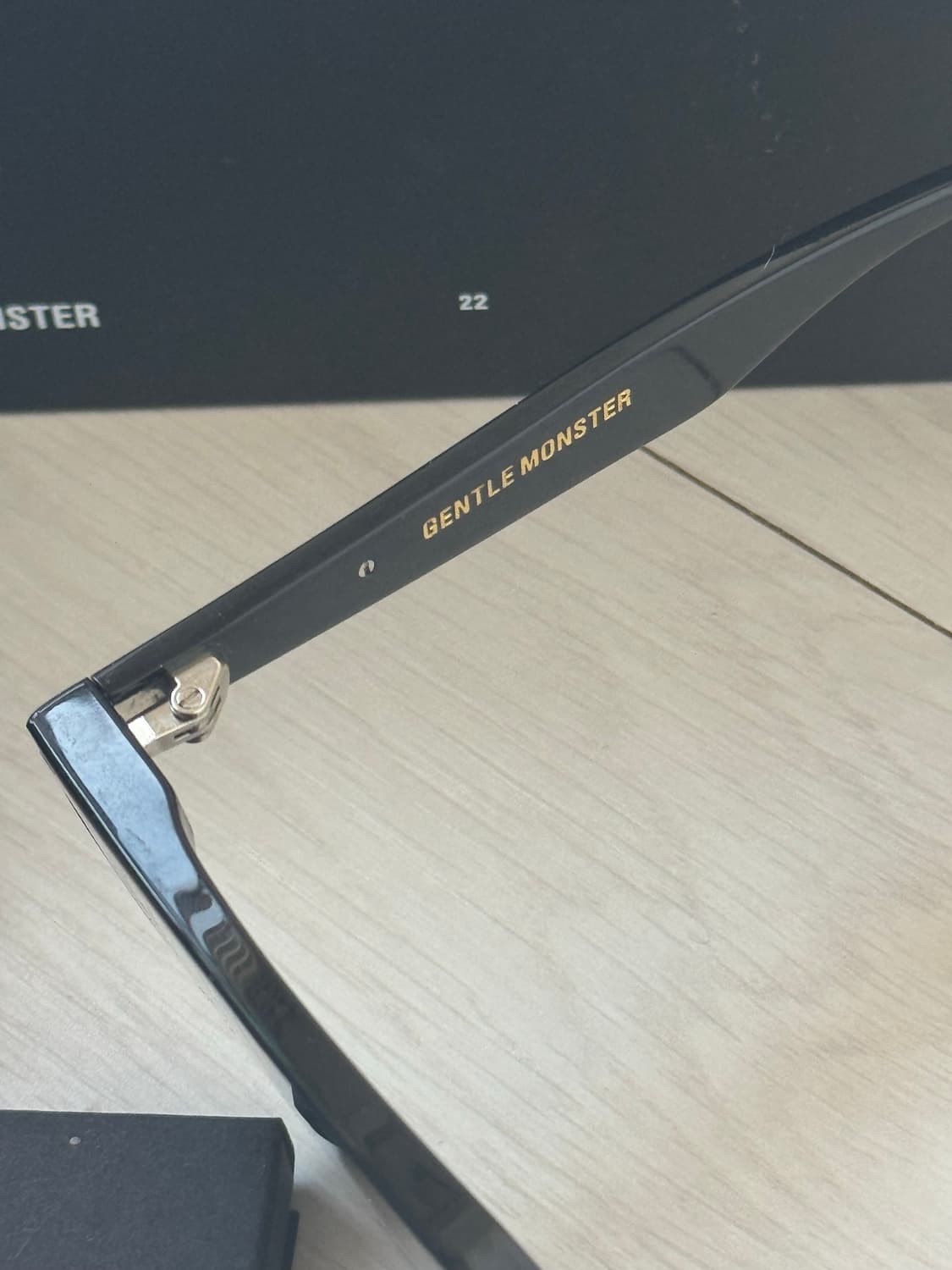 젠틀몬스터 릴리트01 선글라스 풀박스(출시 첫 시즌 모델 2022SS) 상품이미지8