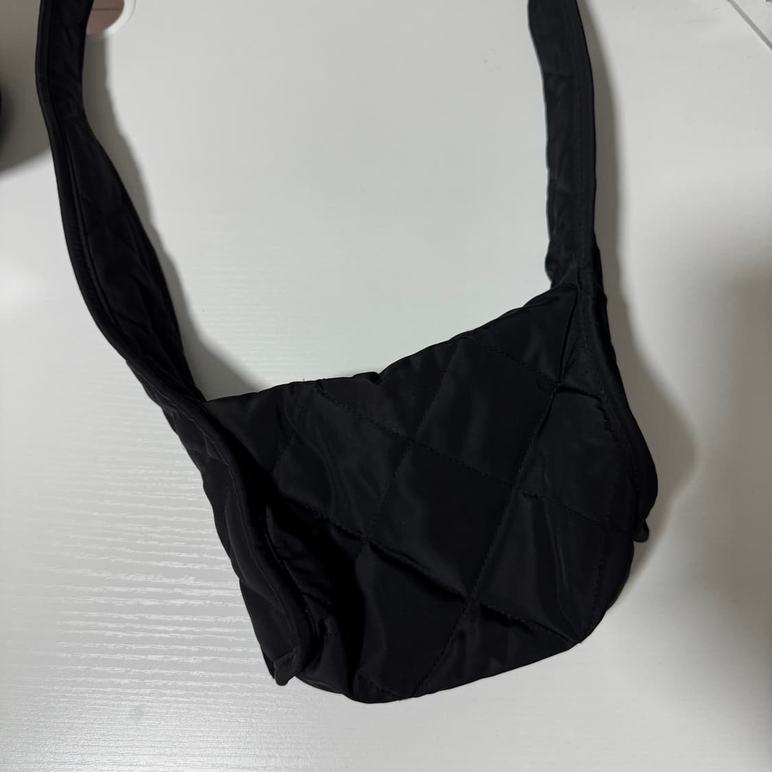 [ COS ] 코스 다이아몬드 퀼티드 미니 크로스바디백 블랙 상품이미지2