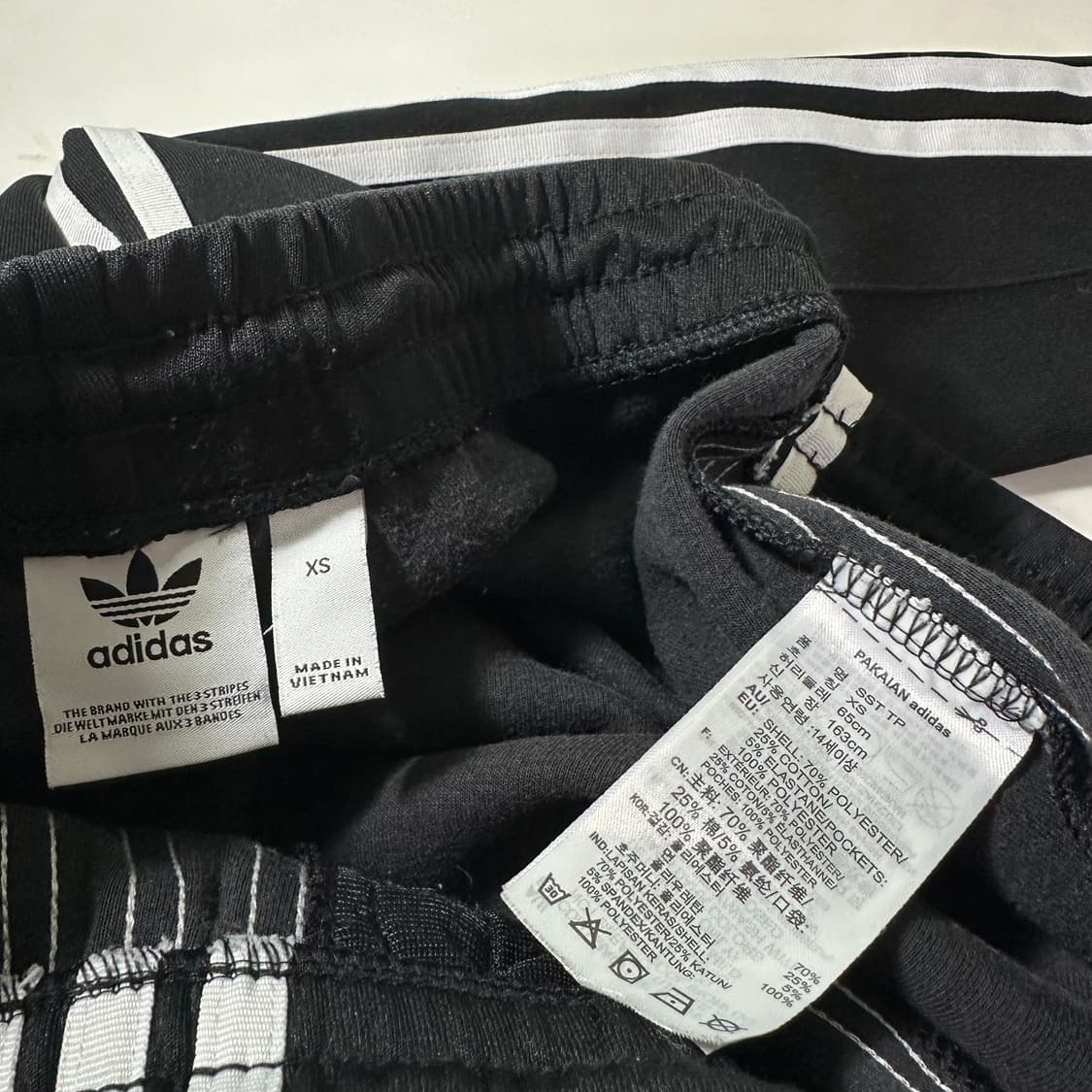 우먼S 아디다스 오리지날 불꽃로고 져지재질 SST 트랙팬츠 상품이미지3