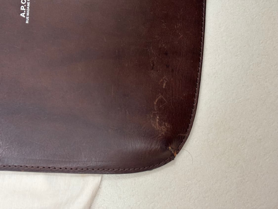 아페쎄 하프문 클러치 상품이미지3