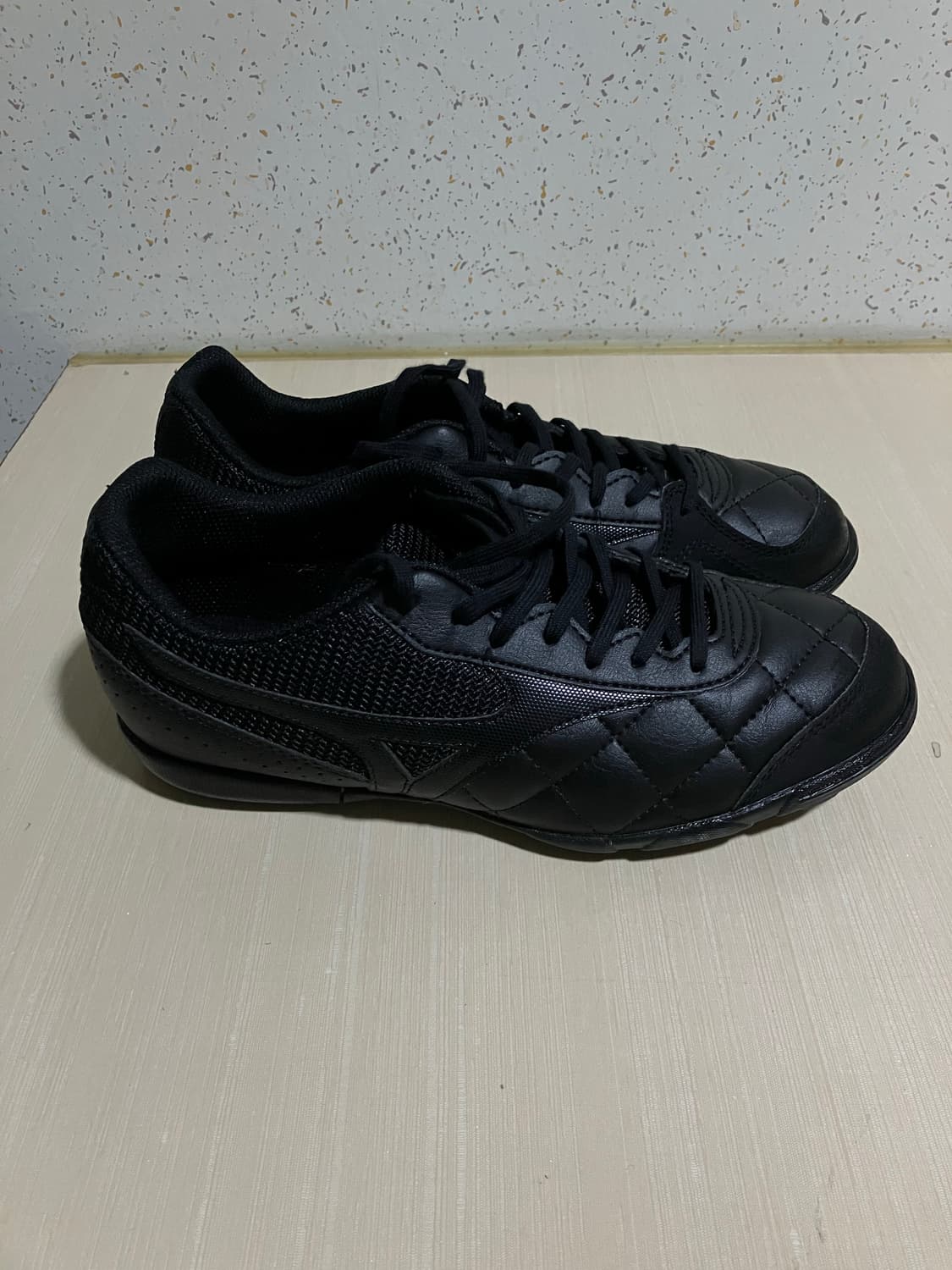 [미즈노] 모렐리아 살라 클럽 TF 풋살화 블랙 (245) 상품이미지3