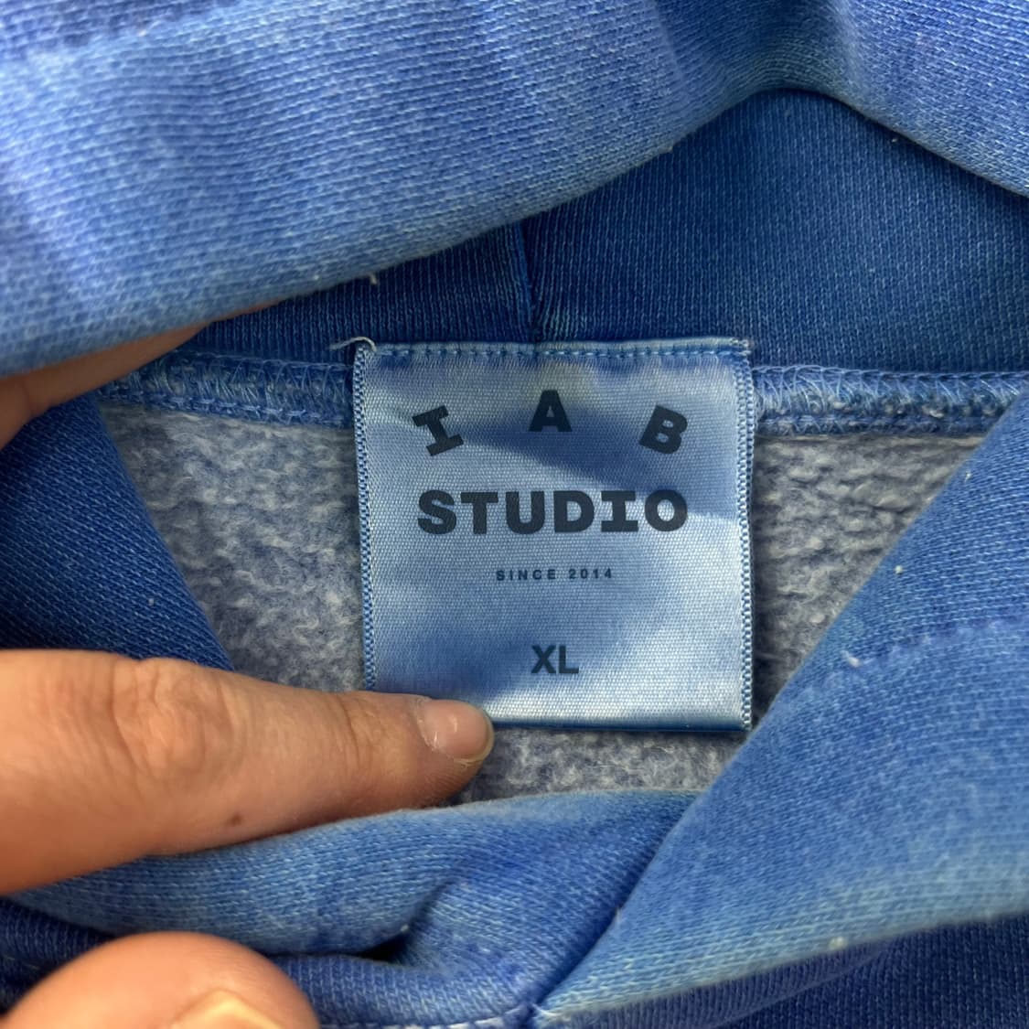 105 아이앱스튜디오 피그먼트 로얄블루 후드티 상품이미지4