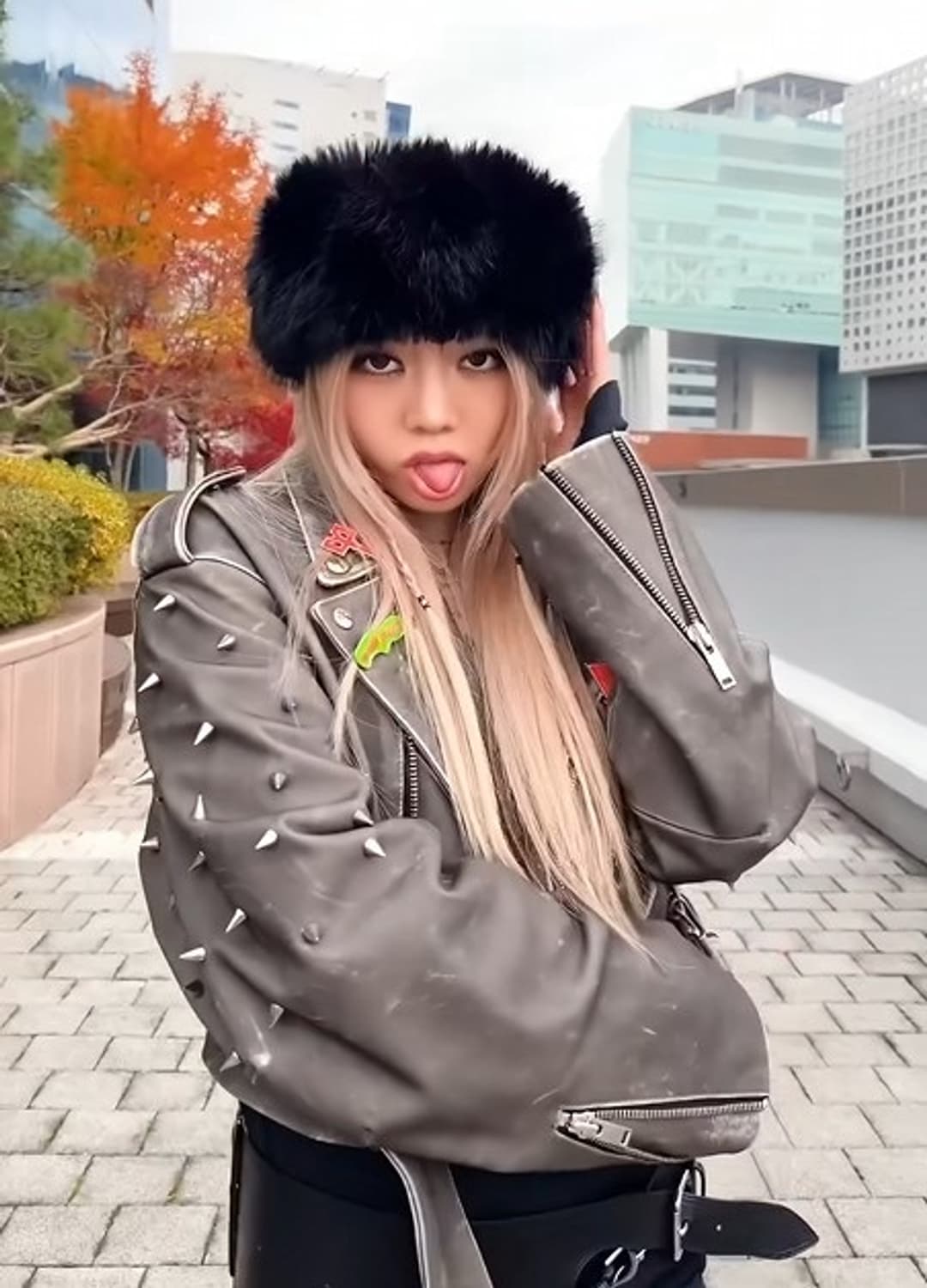 베일리가 입은 LIBERAL YOUTH MINISTRY 스터드양가죽자켓 상품이미지1