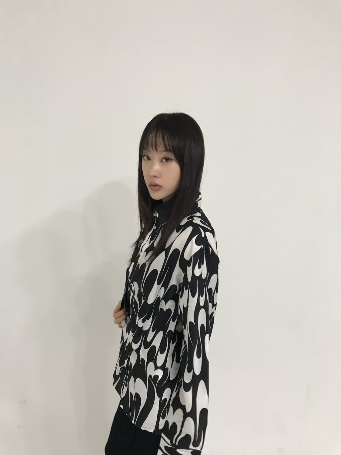 블랙앤화이트 패턴 셔츠 상품이미지2