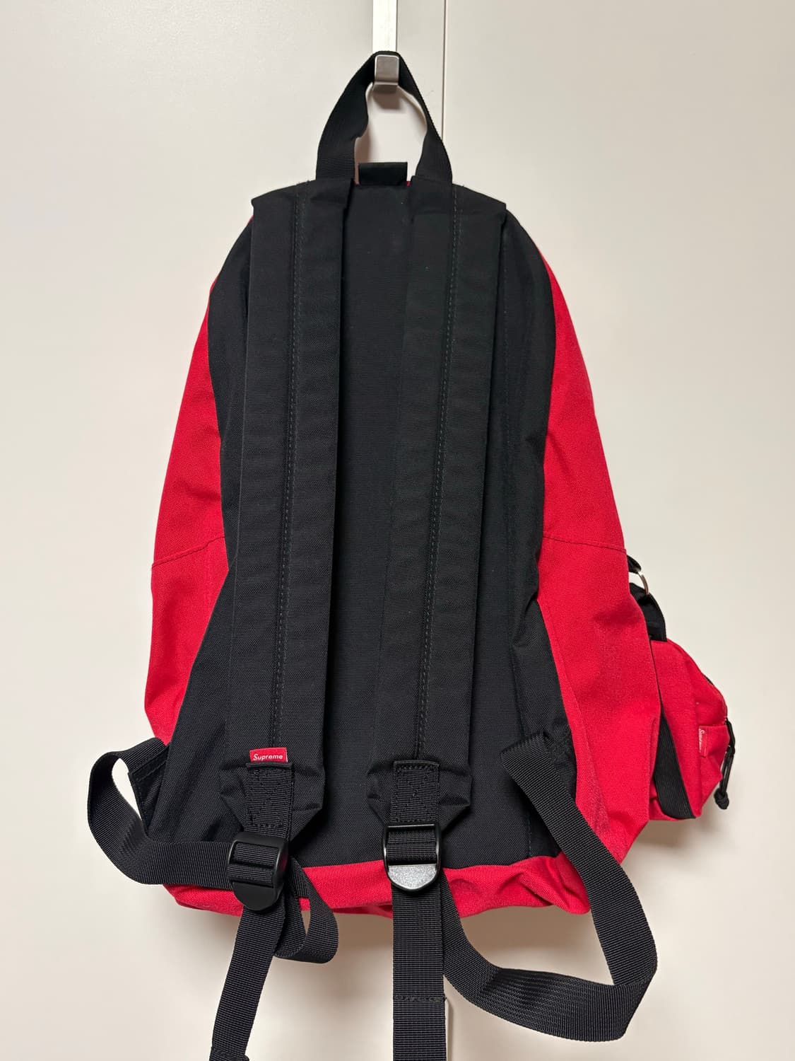 슈프림 뱀파이어 보이 백팩 레드 상품이미지2