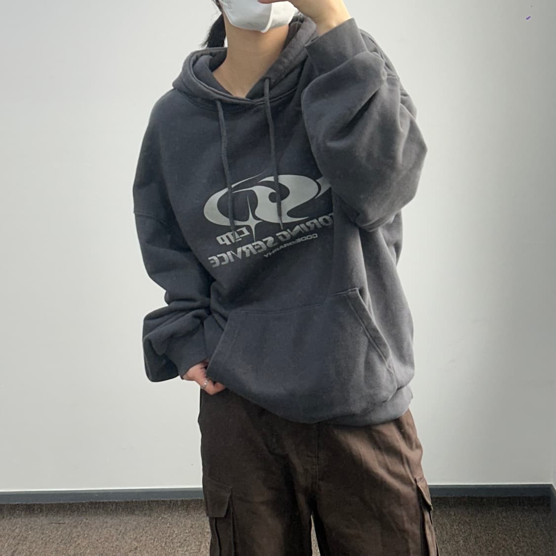 Code graphy 코드그라피 로고 프린팅 차콜 후드티  상품이미지2