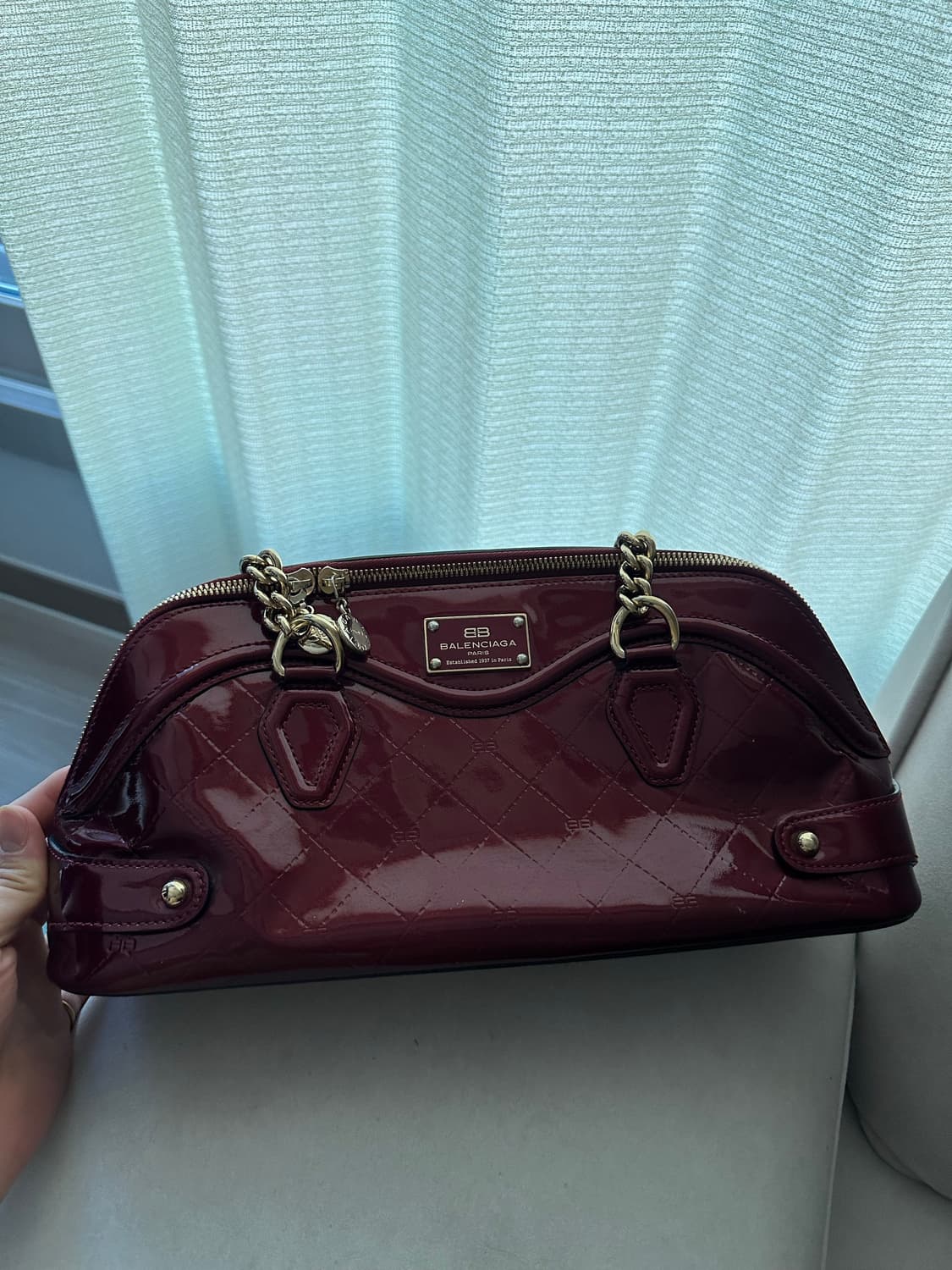 발렌시아가 버건디 에나멜 토트백 정품 상품이미지1