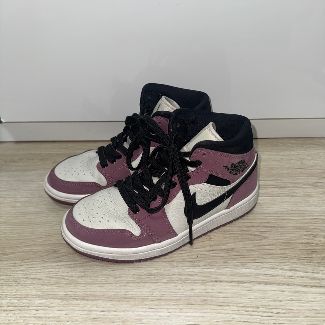 나이키 조던1 미드 라이트 멀베리 W 225 상품이미지1