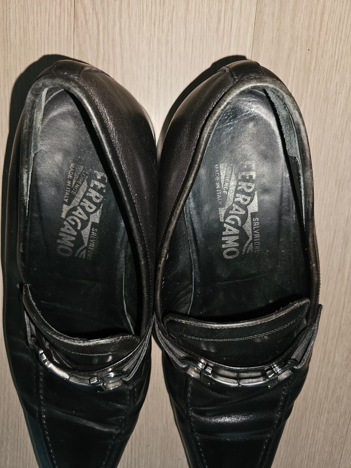 페라가모 블랙 남성  간치니 장식 구두 상품이미지5