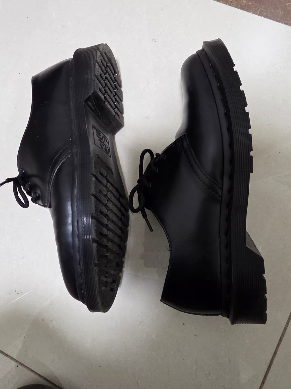 닥터마틴 1461 모노 UK7 (260) 판매합니다 상품이미지3