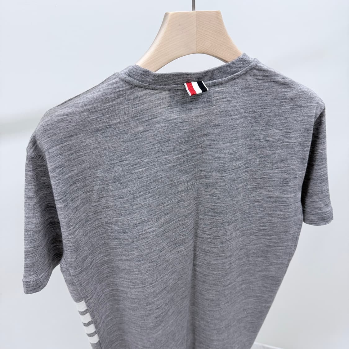 [미사용/2] 톰브라운 사선완장 울 반팔 티셔츠 그레이 상품이미지6
