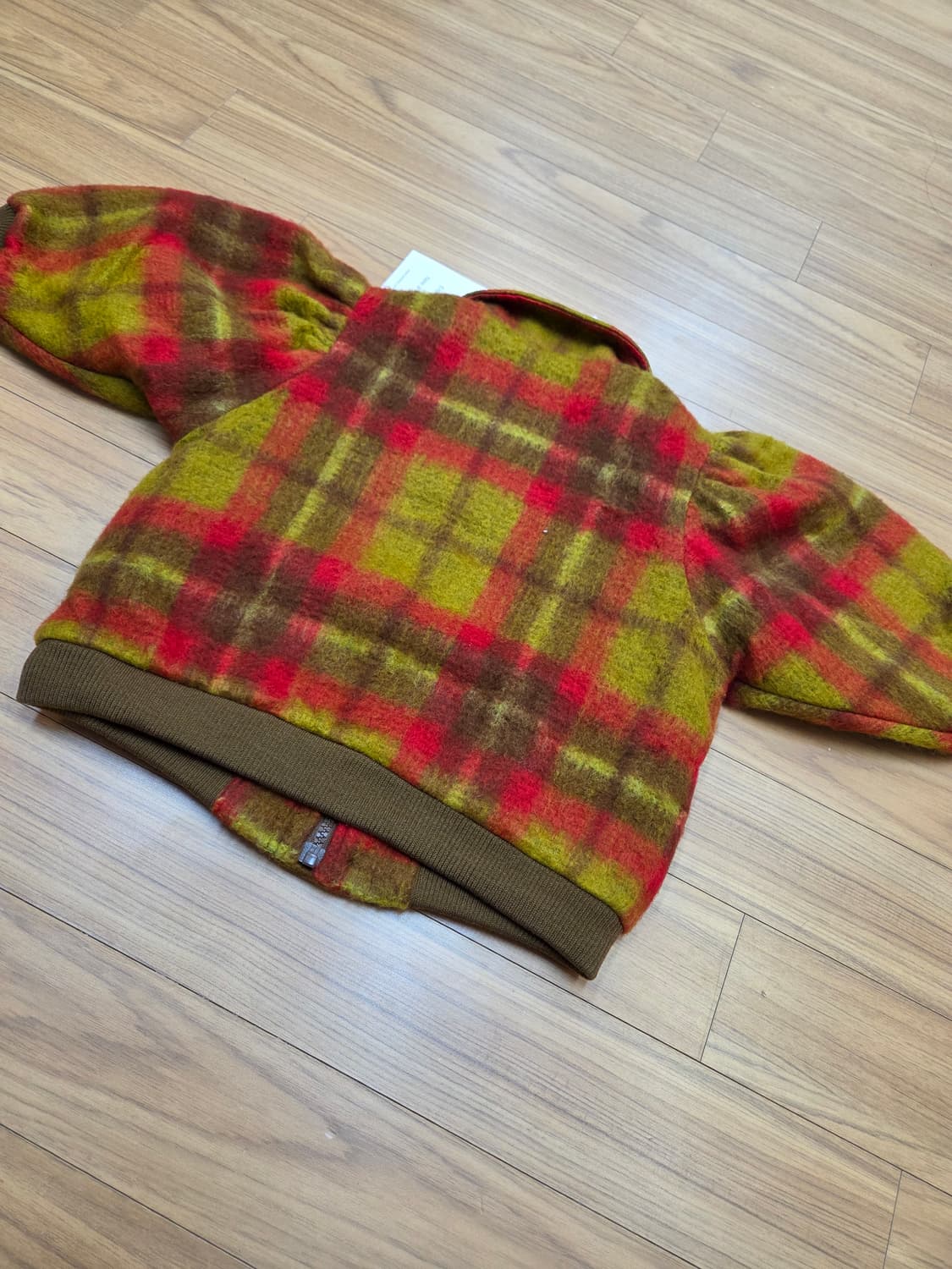 탐베레 클레오 자켓 4T 사이즈입니다
- 아크릴, 폴리에스터, 울 혼방  상품이미지3