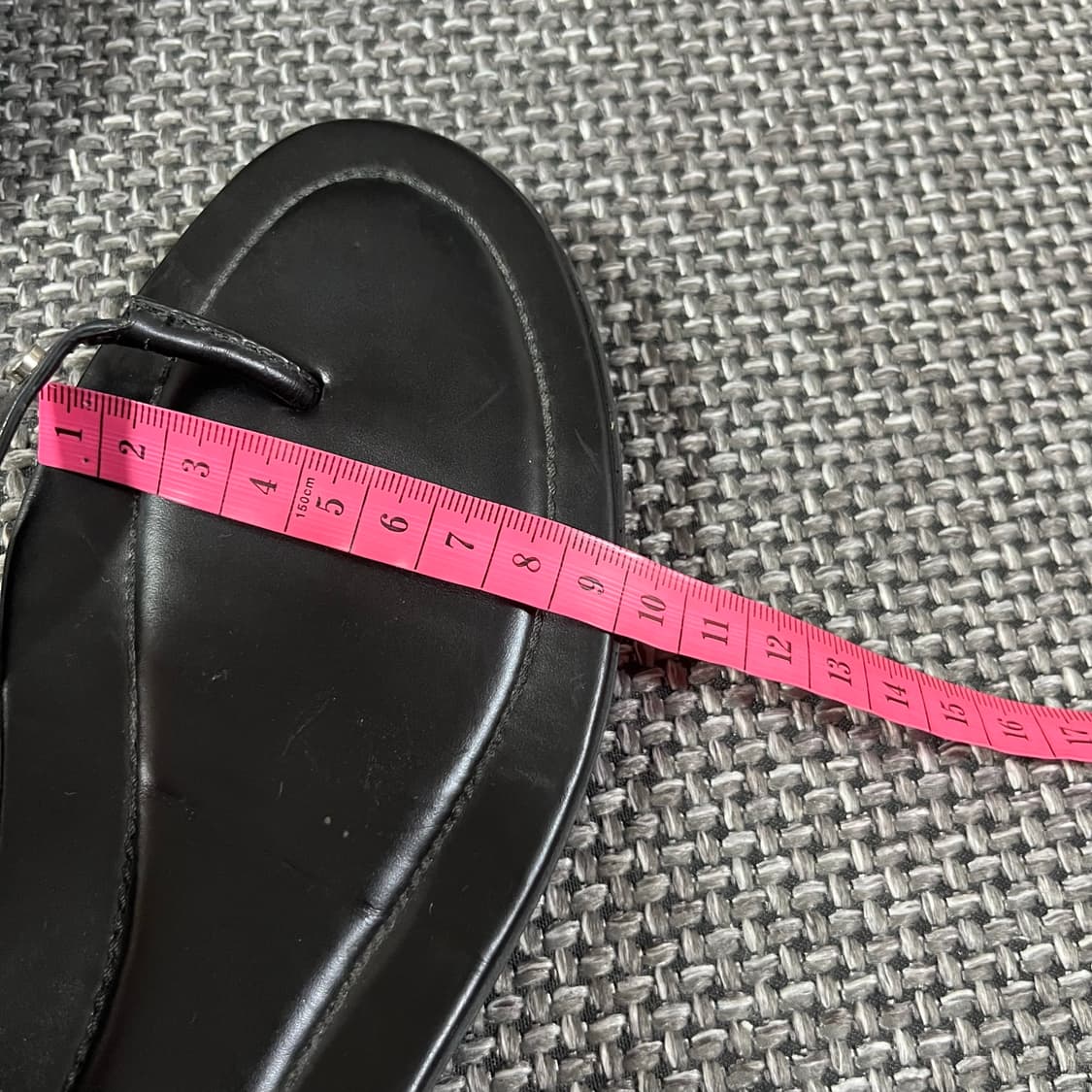 토즈 블랙 에나멜 가죽 스터드 장식 티바 쪼리 샌들 상품이미지6