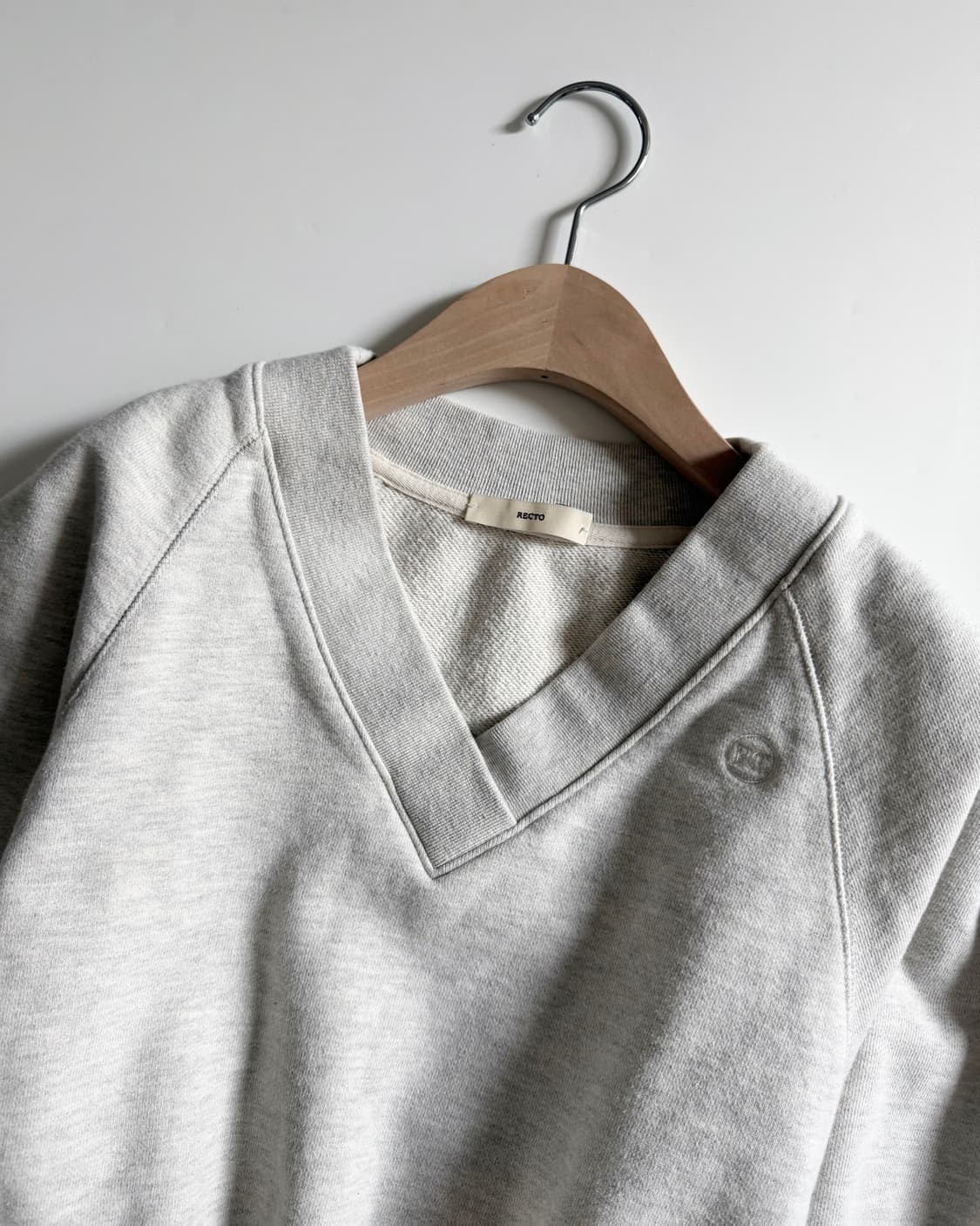 Recto 렉토 브이넥 크롭 맨투맨 상품이미지5
