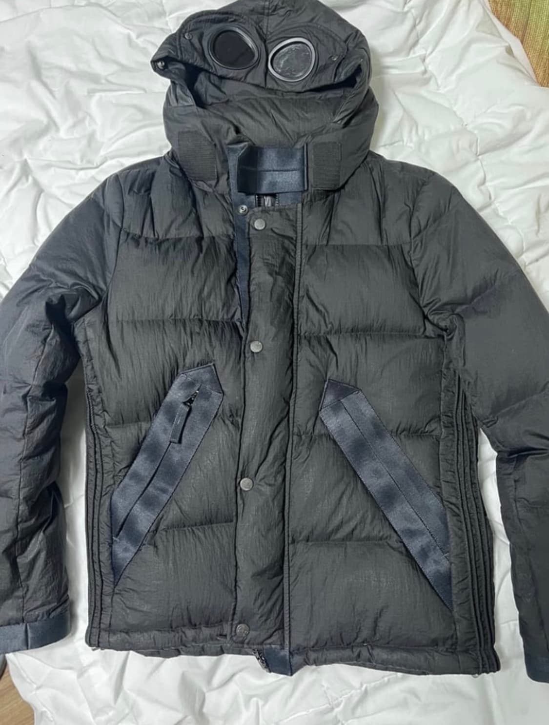 CP컴퍼니 남성 고글 패딩 블랙 상품이미지2