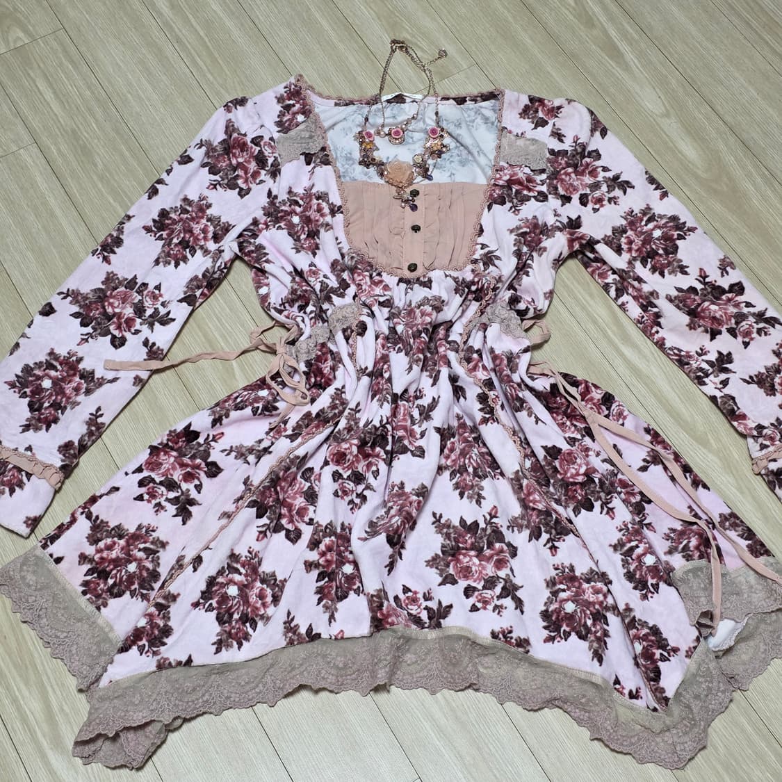 엑시즈팜)핑크딸기우유 히메갸루st 레이스 로즈 벨벳 롱슬리브블라우스 상품이미지1