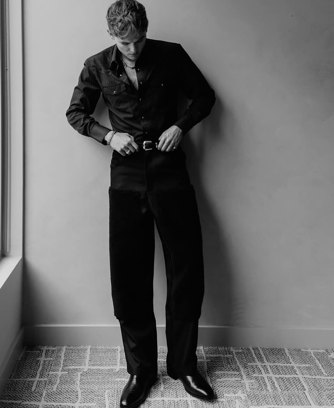 인투더스크 블랙 팬츠 상품이미지1