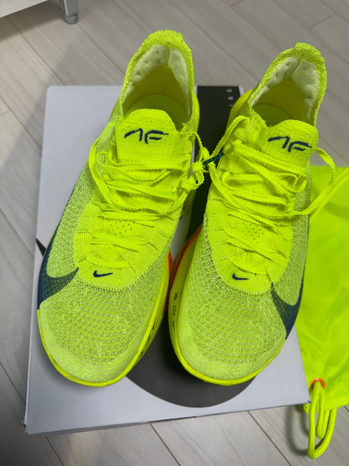 (265)나이키 에어 줌 알파플라이 넥스트% 3 볼트 상품이미지2