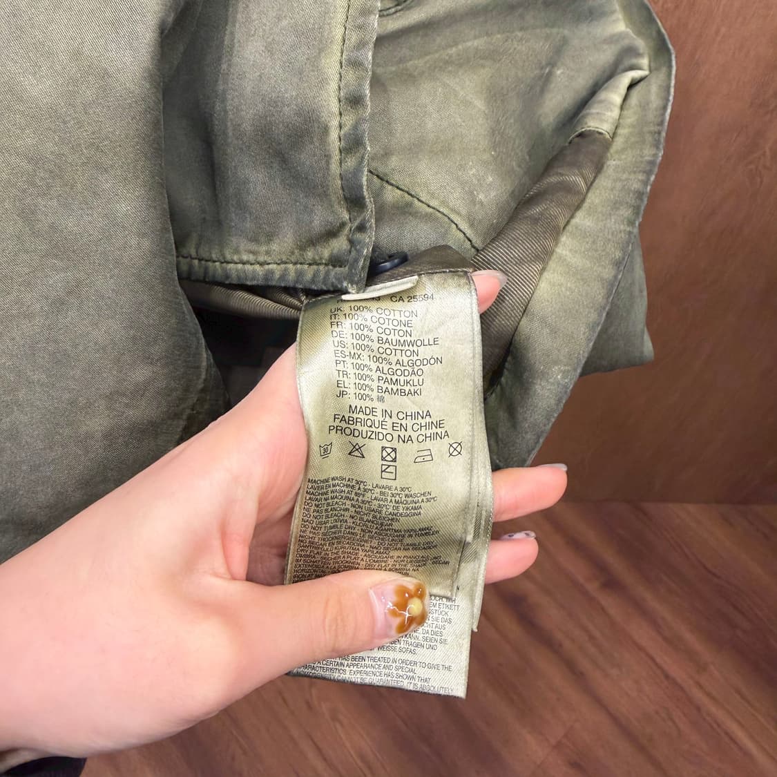 디젤 필드 자켓 밀리터리 패치 포켓 퀄팅 숄더 디테일 레귤러핏 카키 상품이미지8