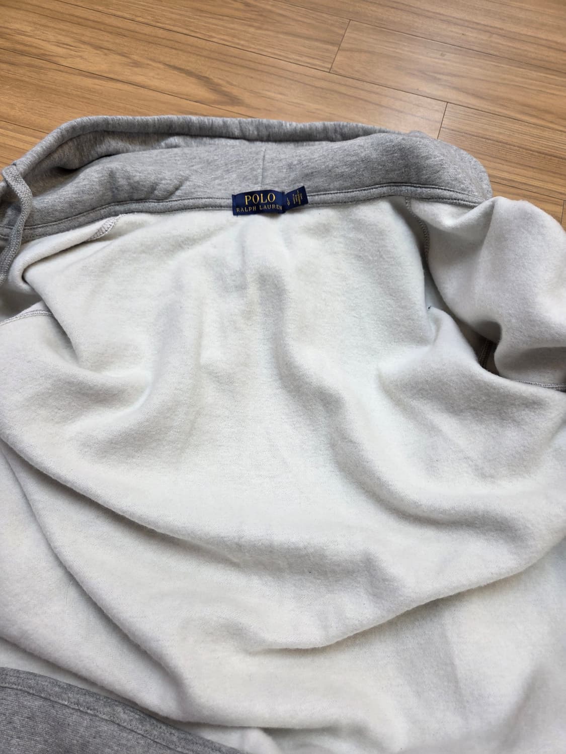 폴로 랄프로렌 후드집업 L사이즈입니다. 무난한 회색이라 어느 옷에도 잘  상품이미지3