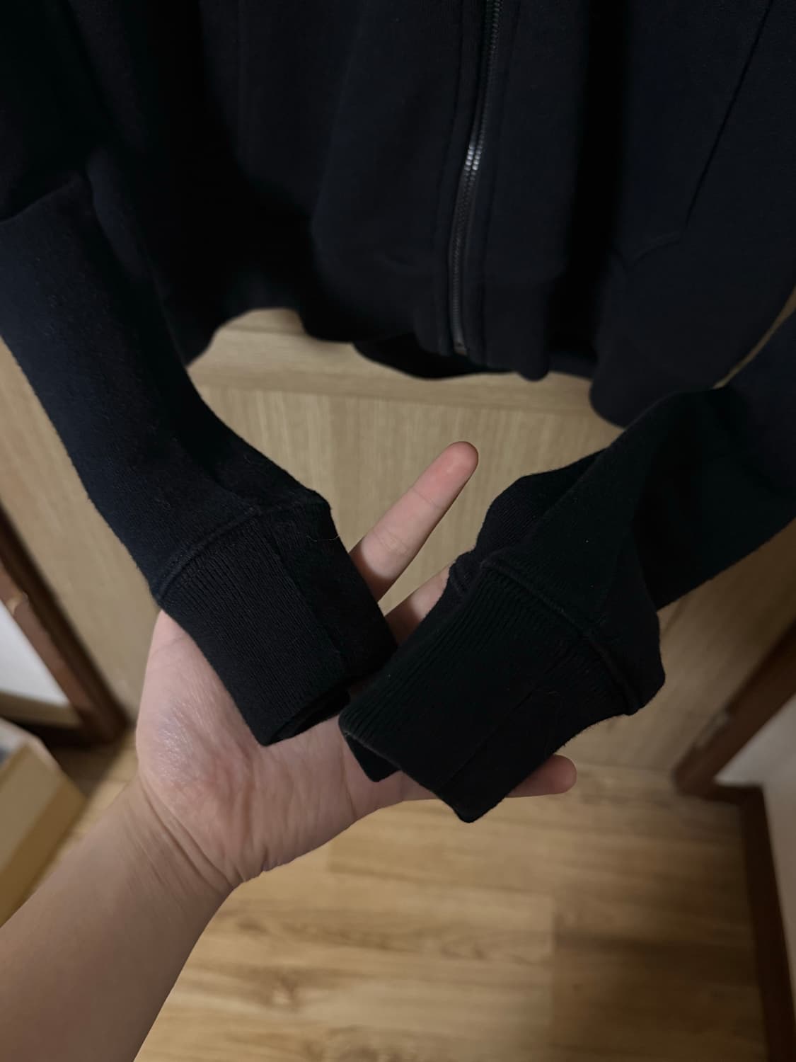 오프화이트 유화 후드집업 블랙  상품이미지7