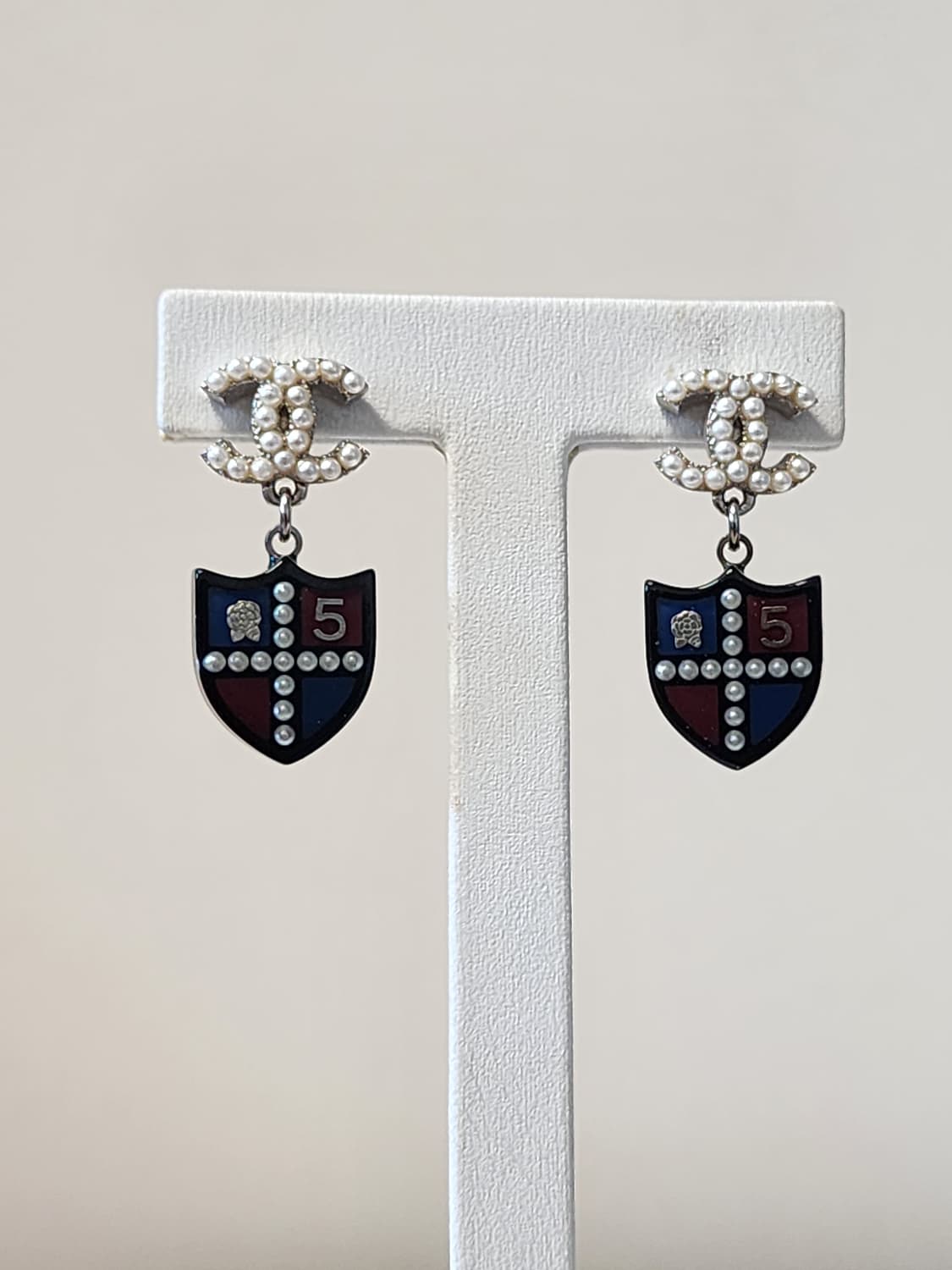 샤넬 CC로고 방패 드롭 귀걸이  상품이미지7