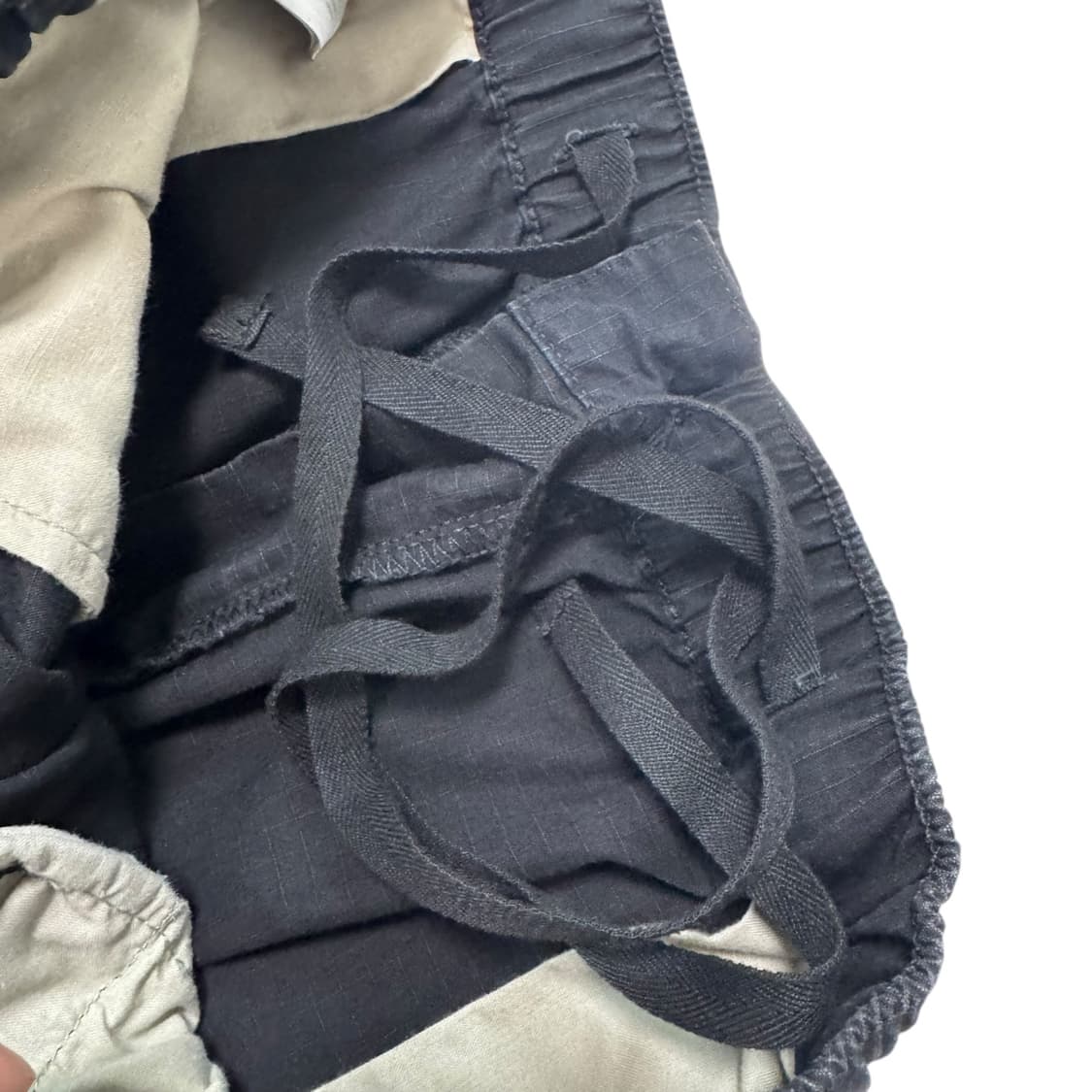 칼하트 WIP 블랙 오버핏 카고팬츠 상품이미지5