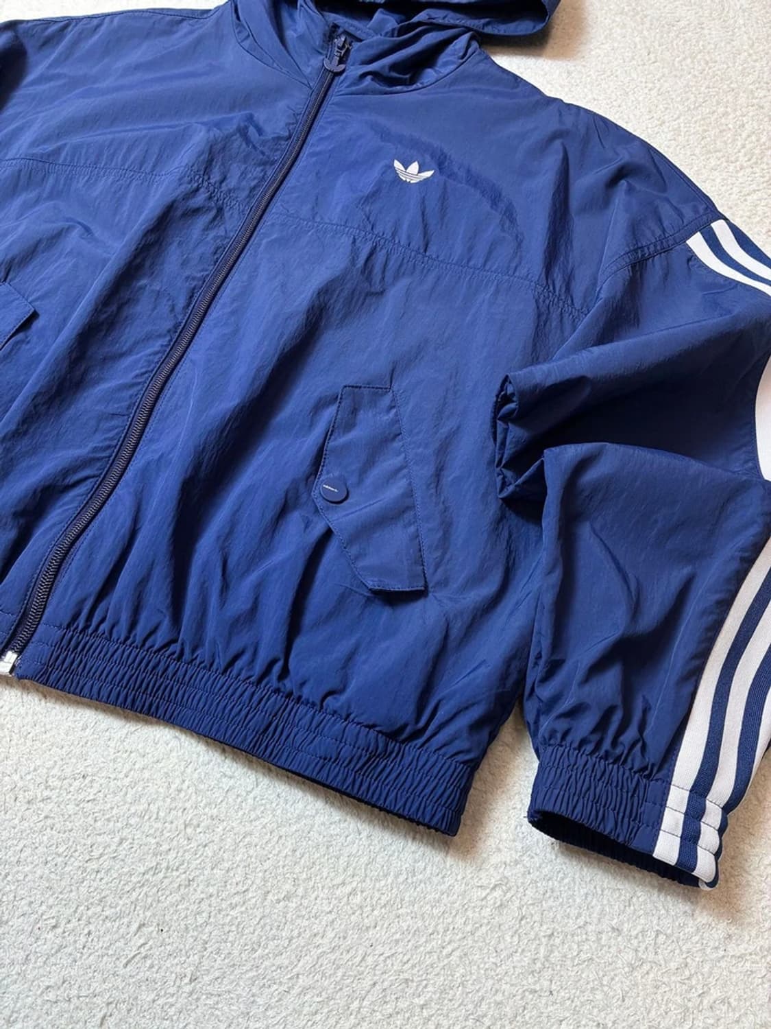 아디다스 크롭 우븐 빅로고 후디 자켓 PN6724 상품이미지8