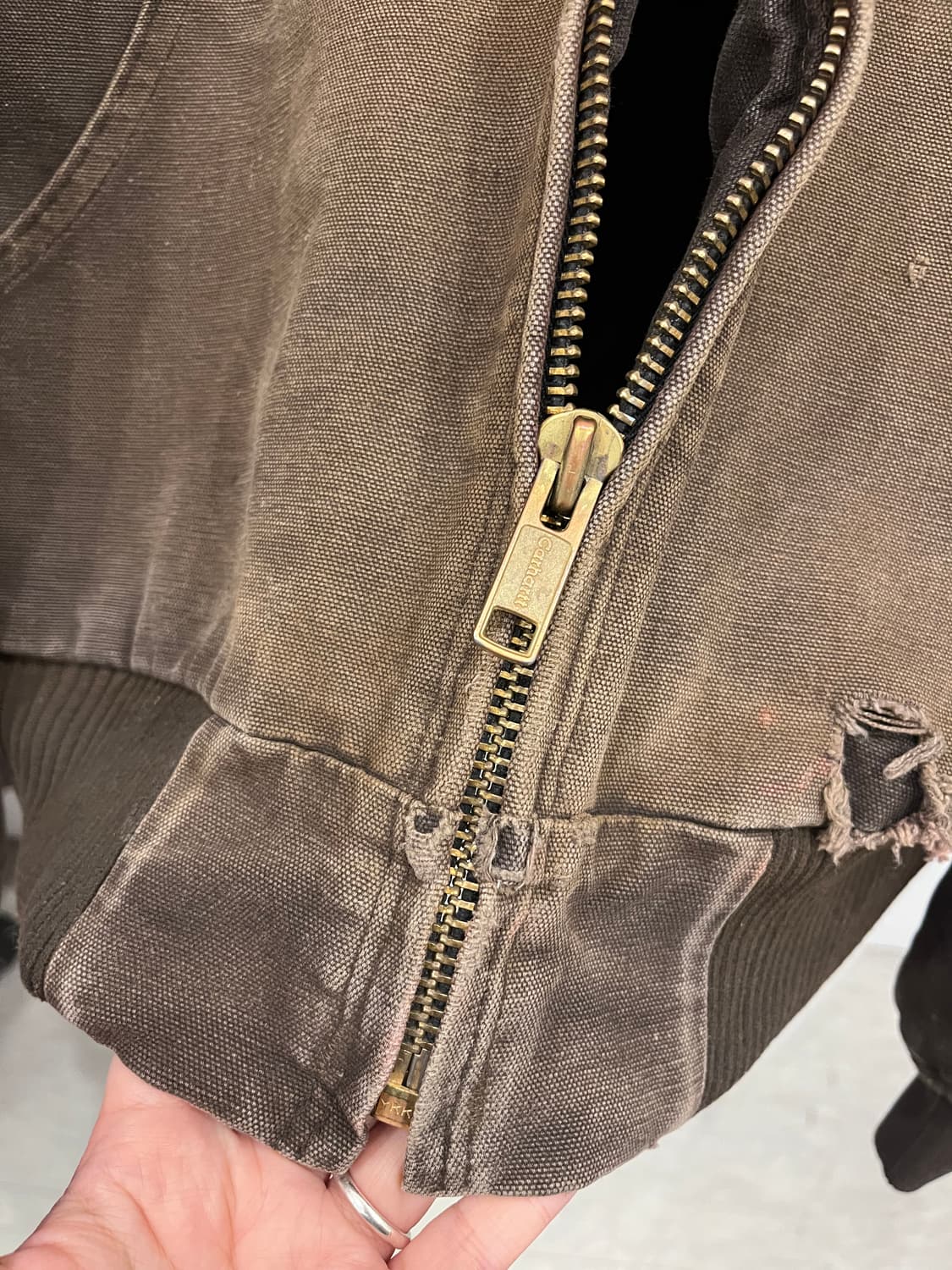 Carhartt 칼하트 디스트로이드 덕 액티브 후드 워크 자켓 상품이미지3