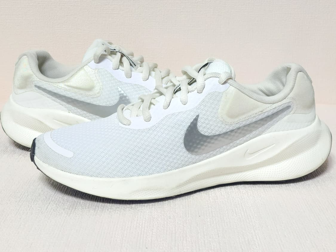 나이키 레볼루션 7 화이트 245mm 새상품 상품이미지1