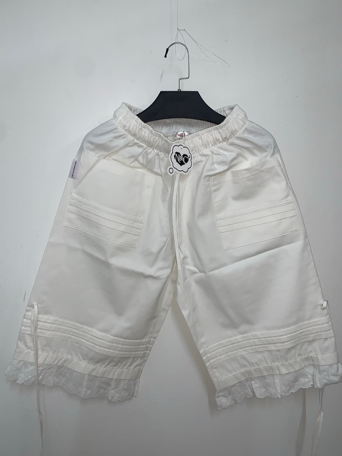 LACE-TRIMMED PLEATED BERMUDA IVORY 상품이미지7