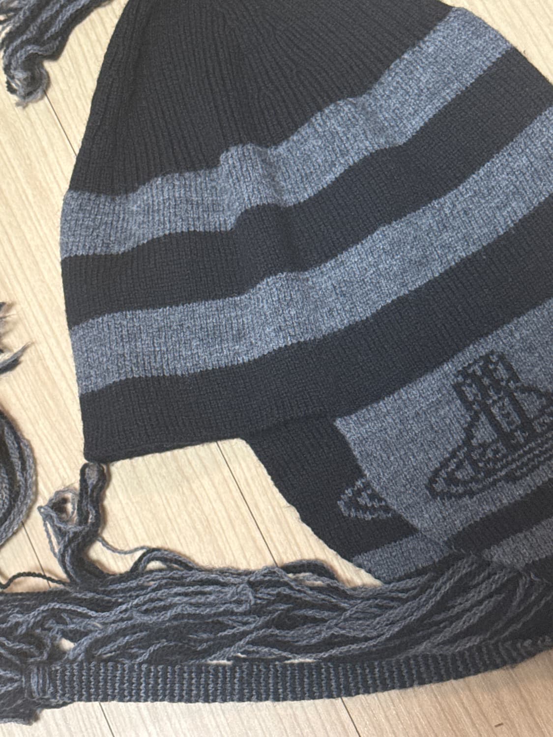 비비안웨스트우드 이어플랩 블랙 상품이미지3