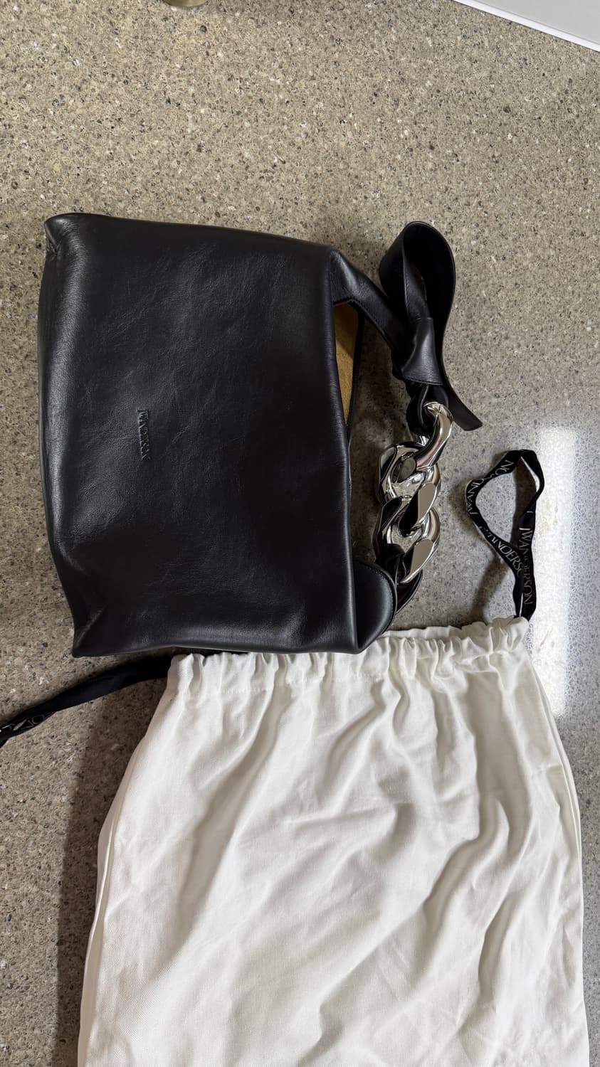 JW Anderson 체인 호보백 (블랙/실버) 상품이미지2