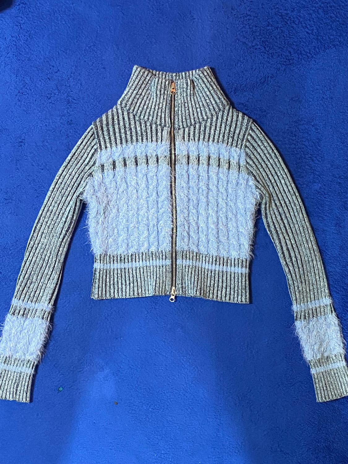 Lartigent 라티젠 L6 컬러블록 니트 집업 (카리나 착용 모델) 상품이미지1