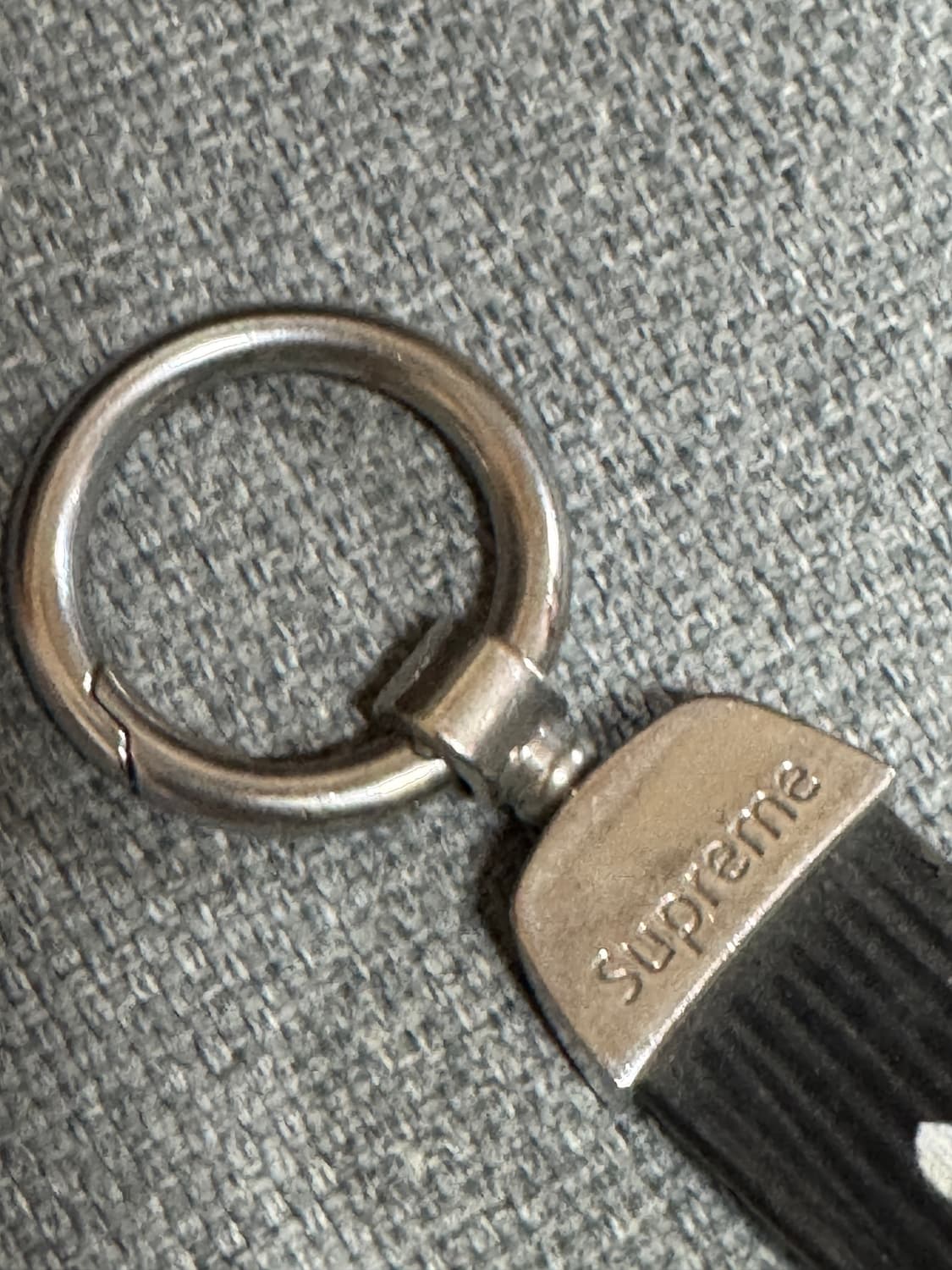 슈프림 블랙 키링 상품이미지2