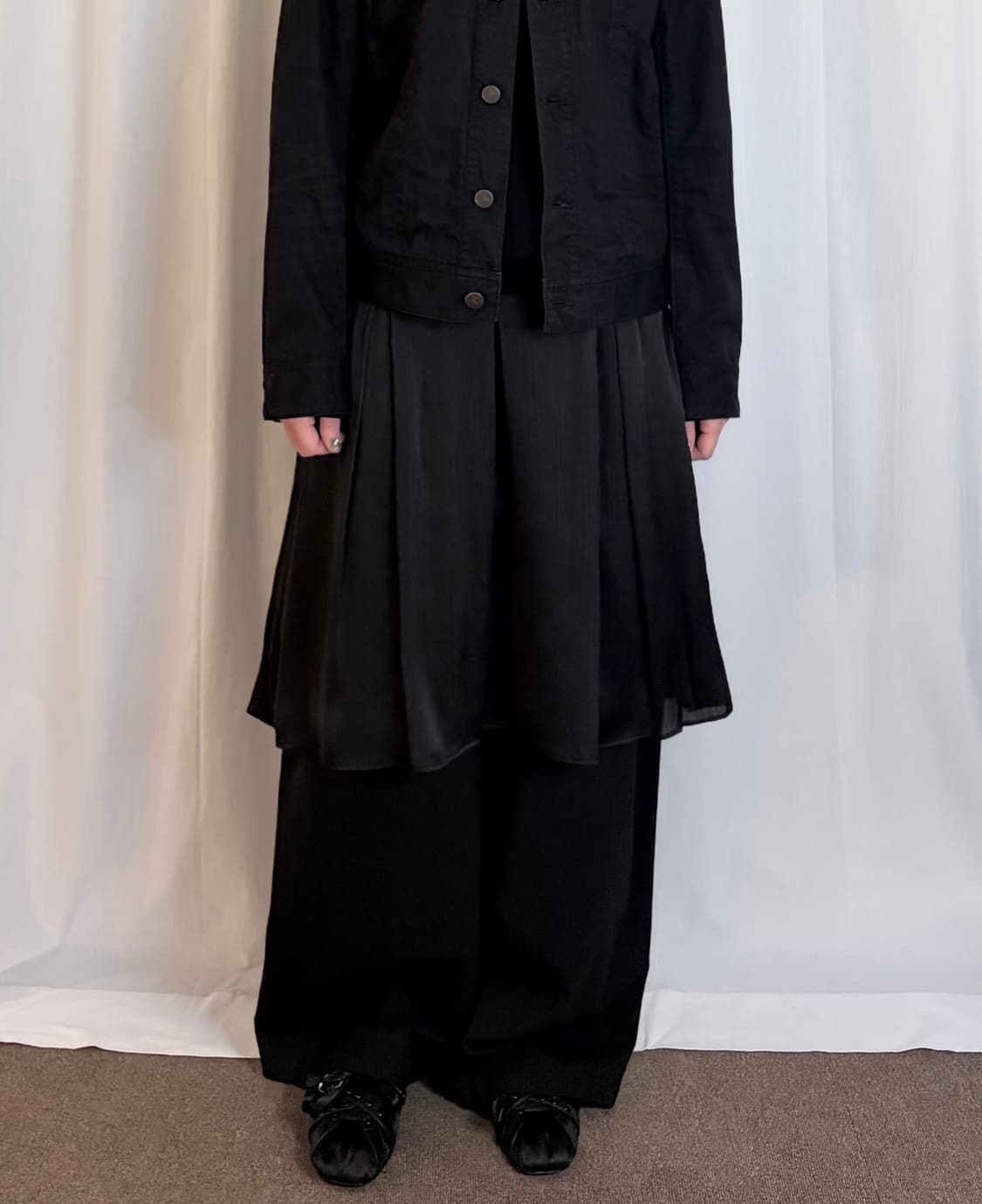 Sheer Layered Pleats Midi Skirt - Black 상품이미지1