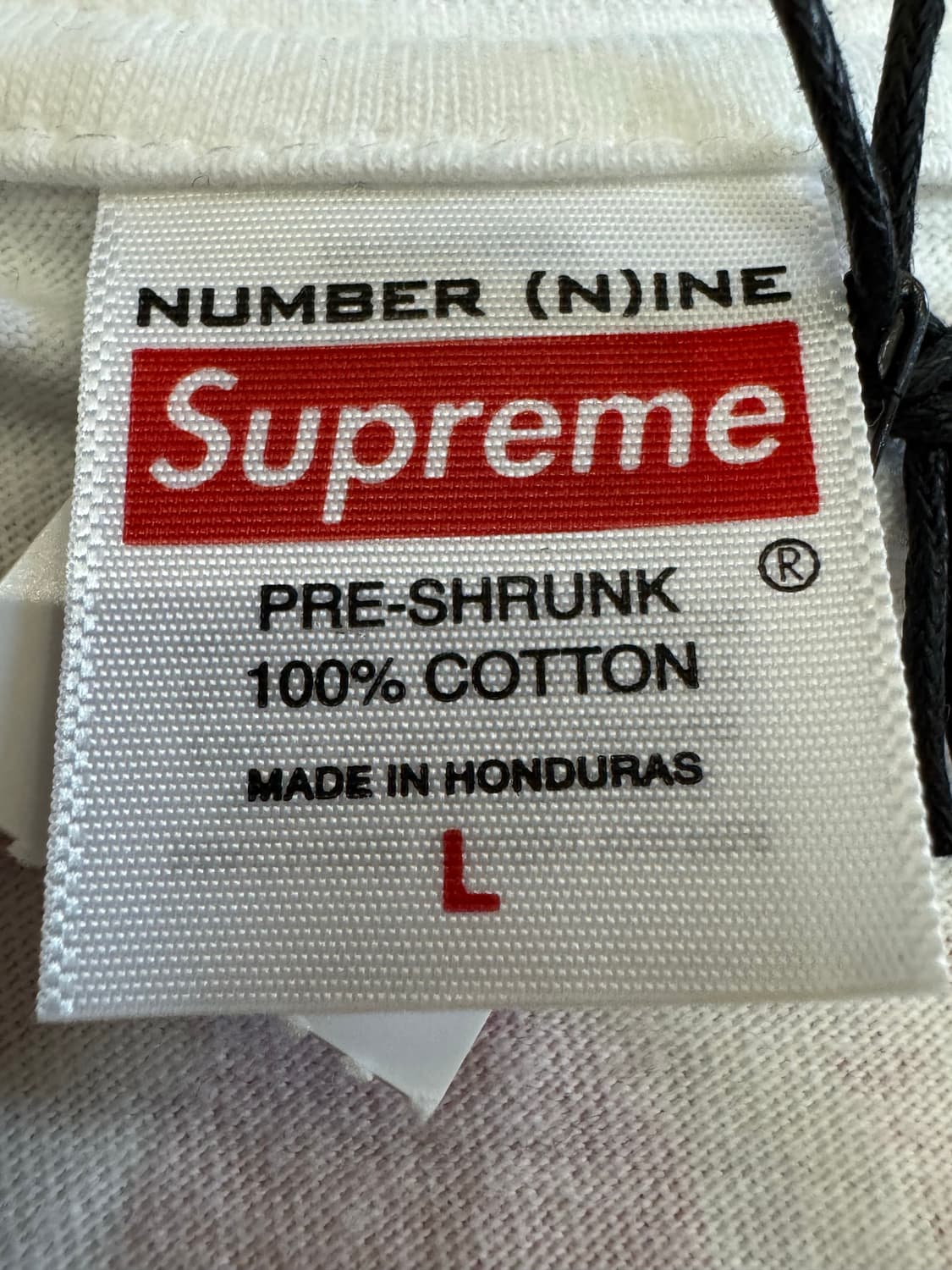 [L] 슈프림 x 넘버 나인 셧 업 티셔츠 화이트 - 25FW 상품이미지4