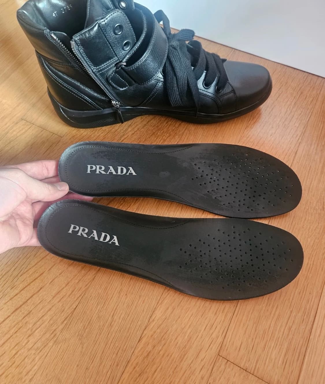 프라다 레더 스니커즈 상품이미지4