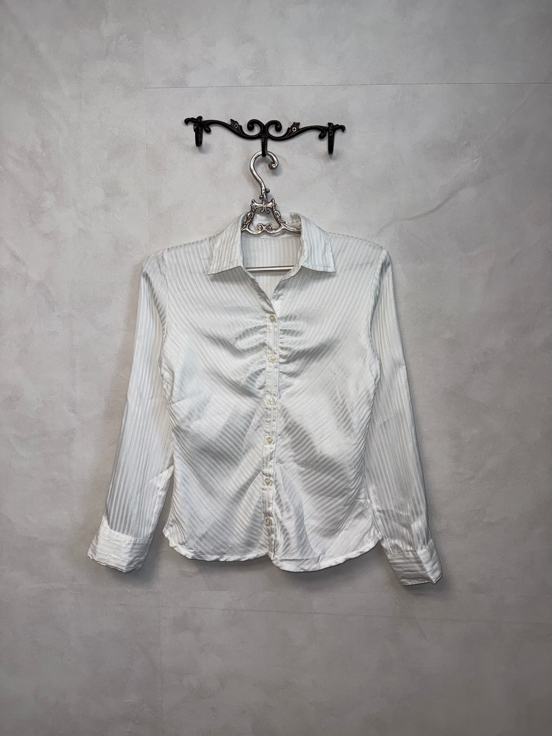 White silver satin shirring blouse 상품이미지1