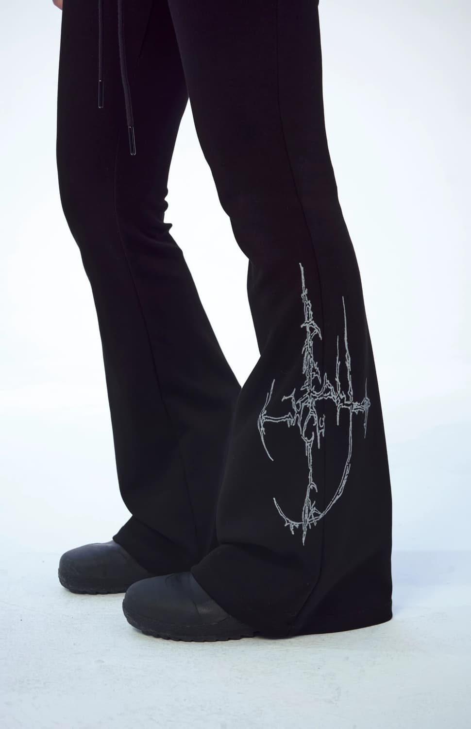 Thorn Cross Flare Pants 상품이미지3