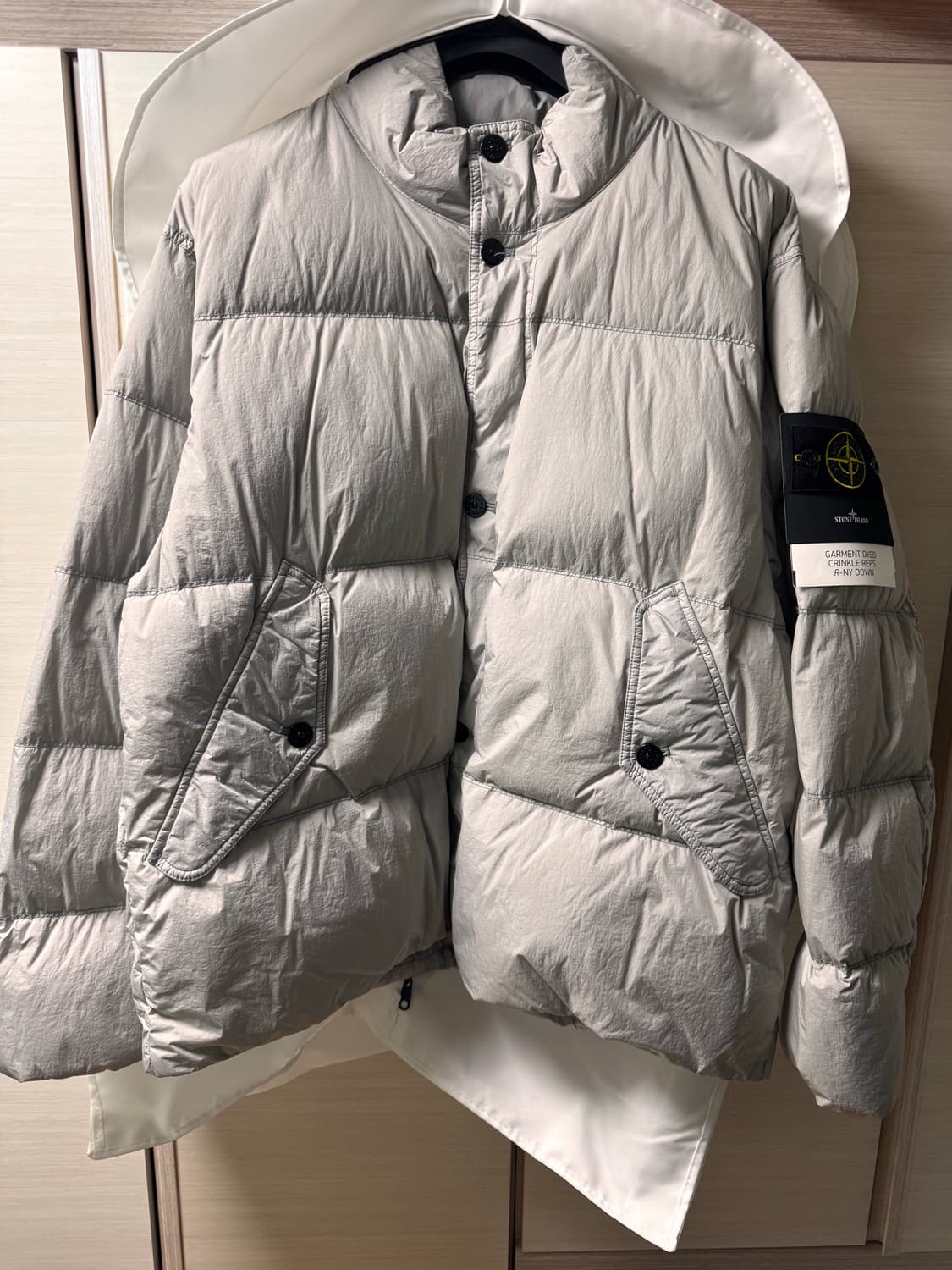 스톤아일랜드 24FW 크링클랩스 패딩 논후드 그레이 XXL 상품이미지1