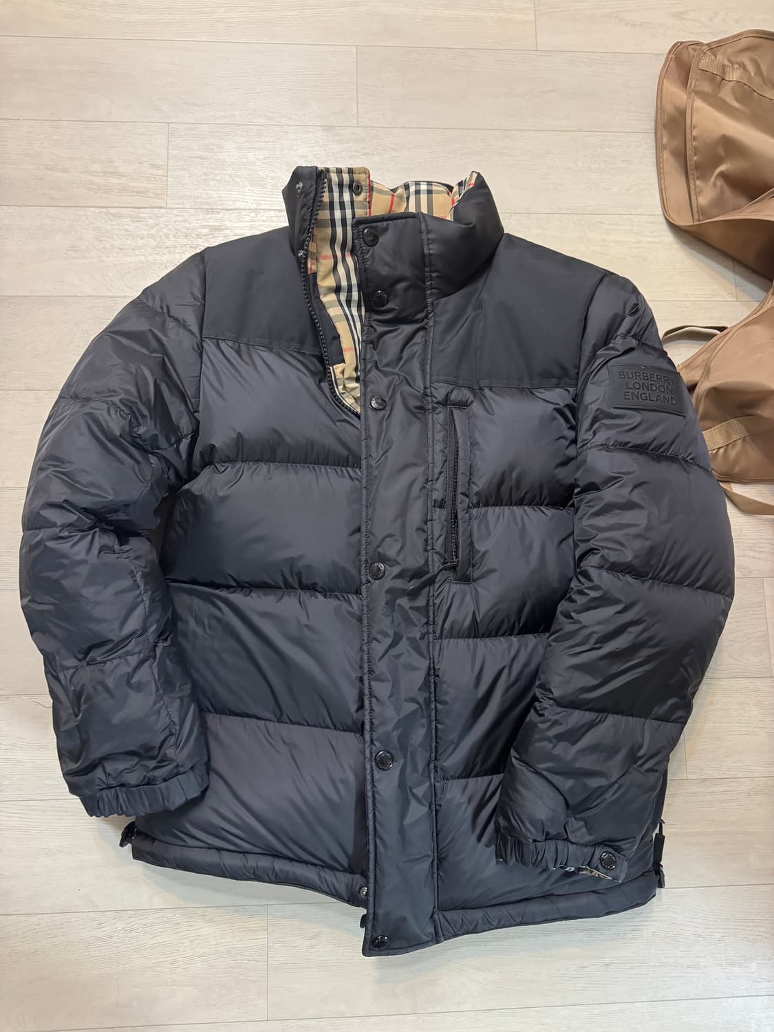 버버리 양면 패딩점퍼자켓 송민호 착용 상품이미지7