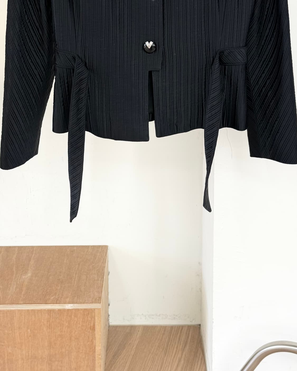  발렌티노 블랙 플리티드 자켓 상품이미지5