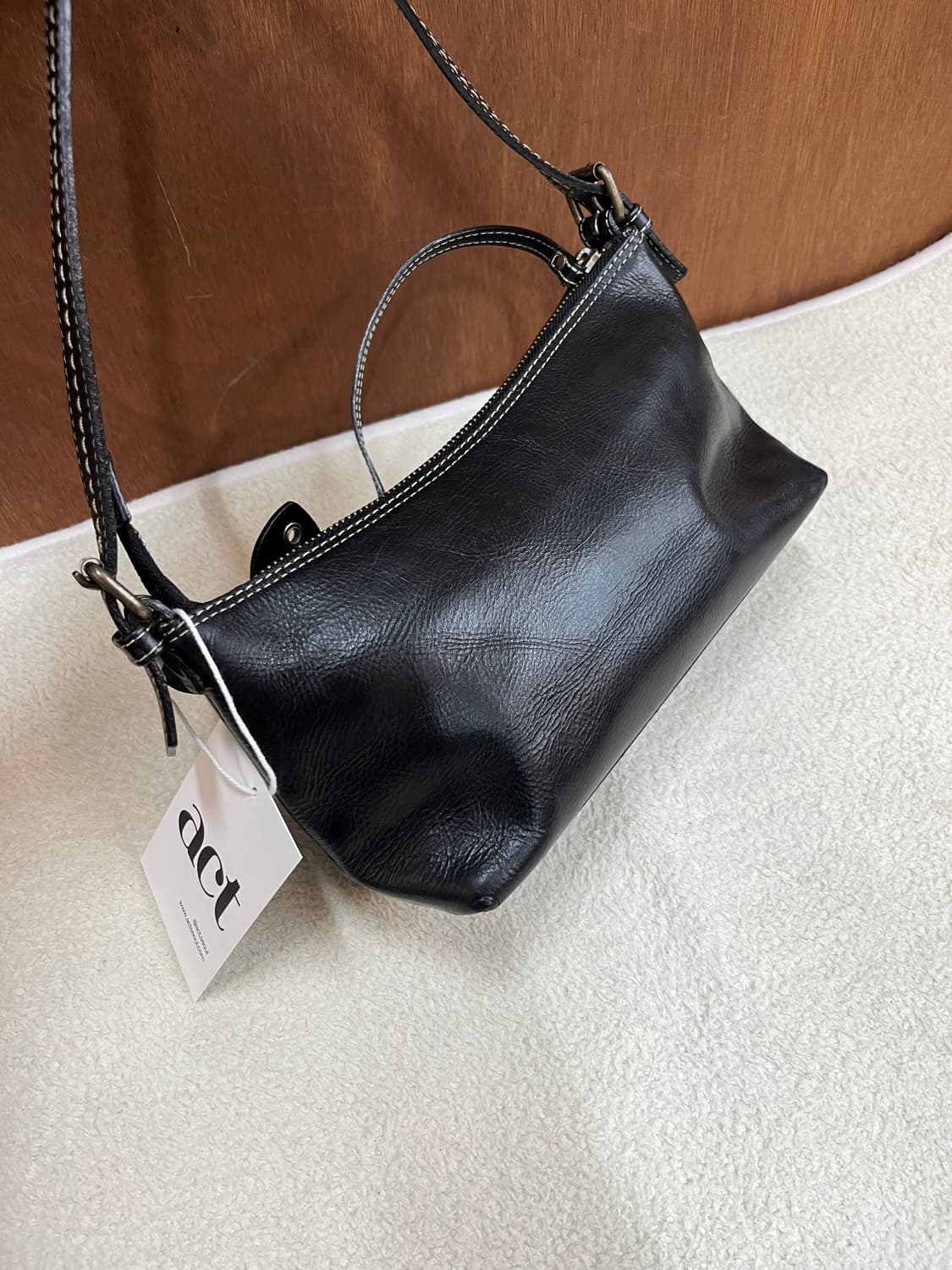 스티치 가죽 숄더백 블랙 상품이미지4