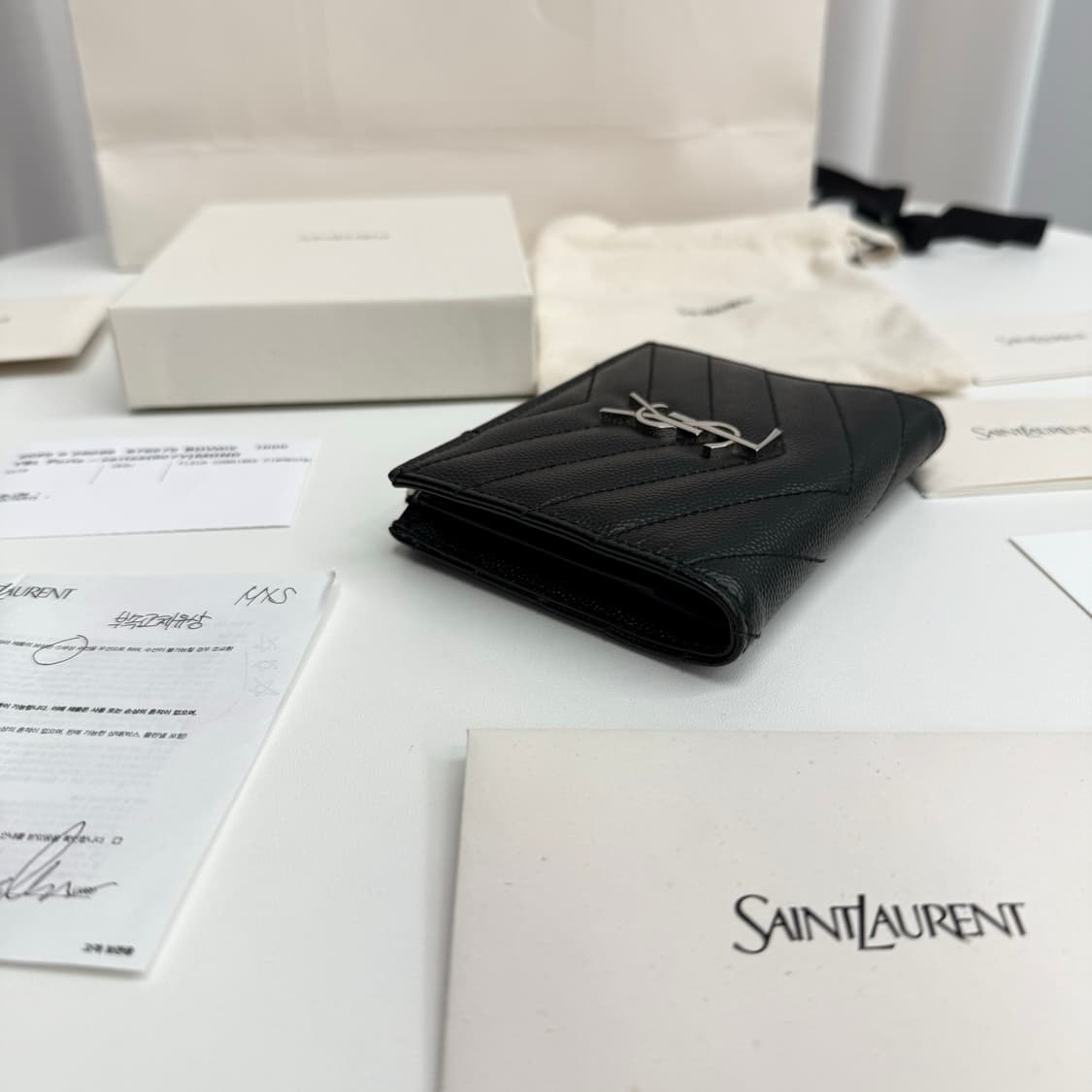 [25년 신상] 생로랑 그랑 드 뿌드르 반지갑 상품이미지6